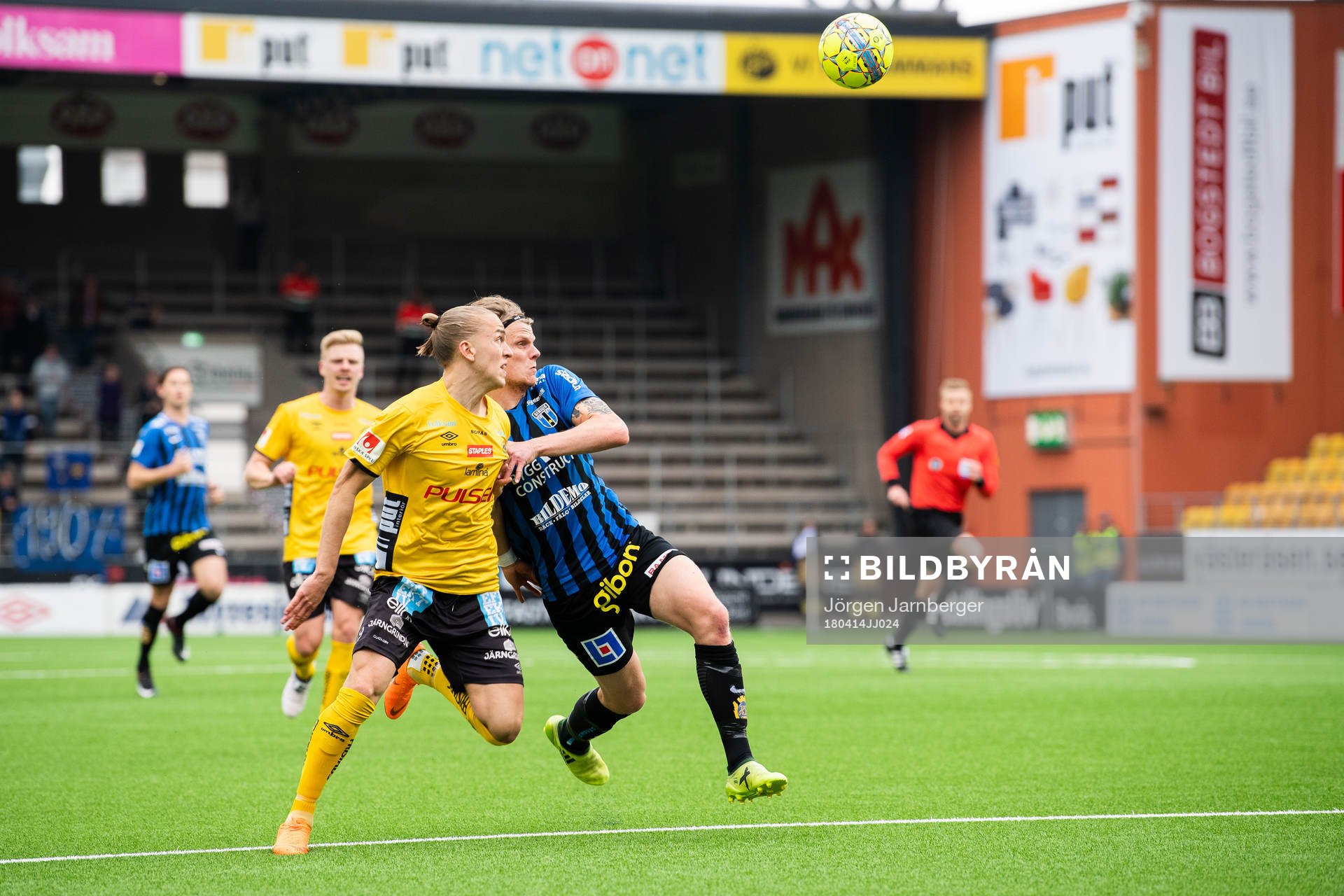 Elfsborgs Jesper Karlsson och Sirius Daniel Jarl i kamp om