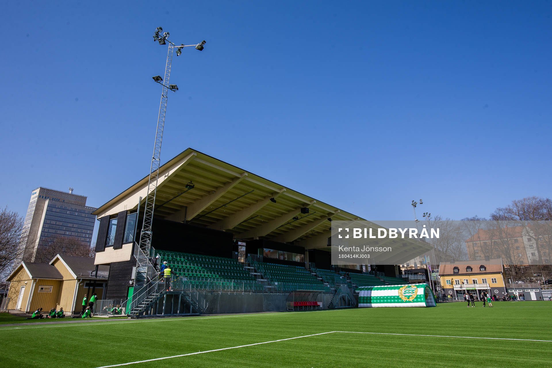 Vy över Hammarby IP mot nya huvudläktaren innan fotbollsmatchen i Damallsvenskan mellan Hammarby och Limhamn Bunkeflo den 14 April 2018 i Stockholm.