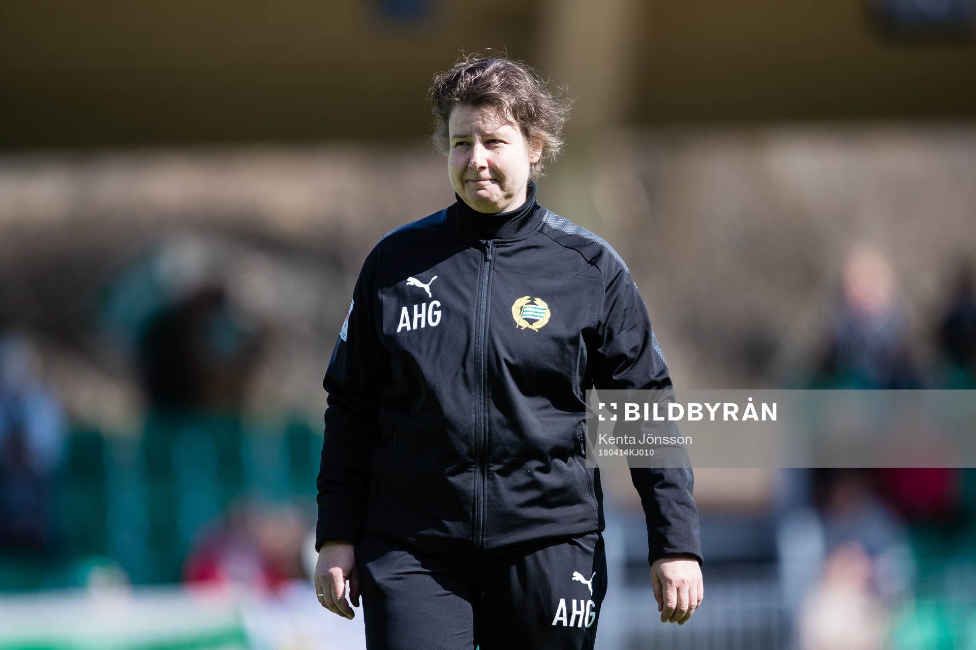 Hammarbys tränare Ann-Helén Grahm innan fotbollsmatchen i