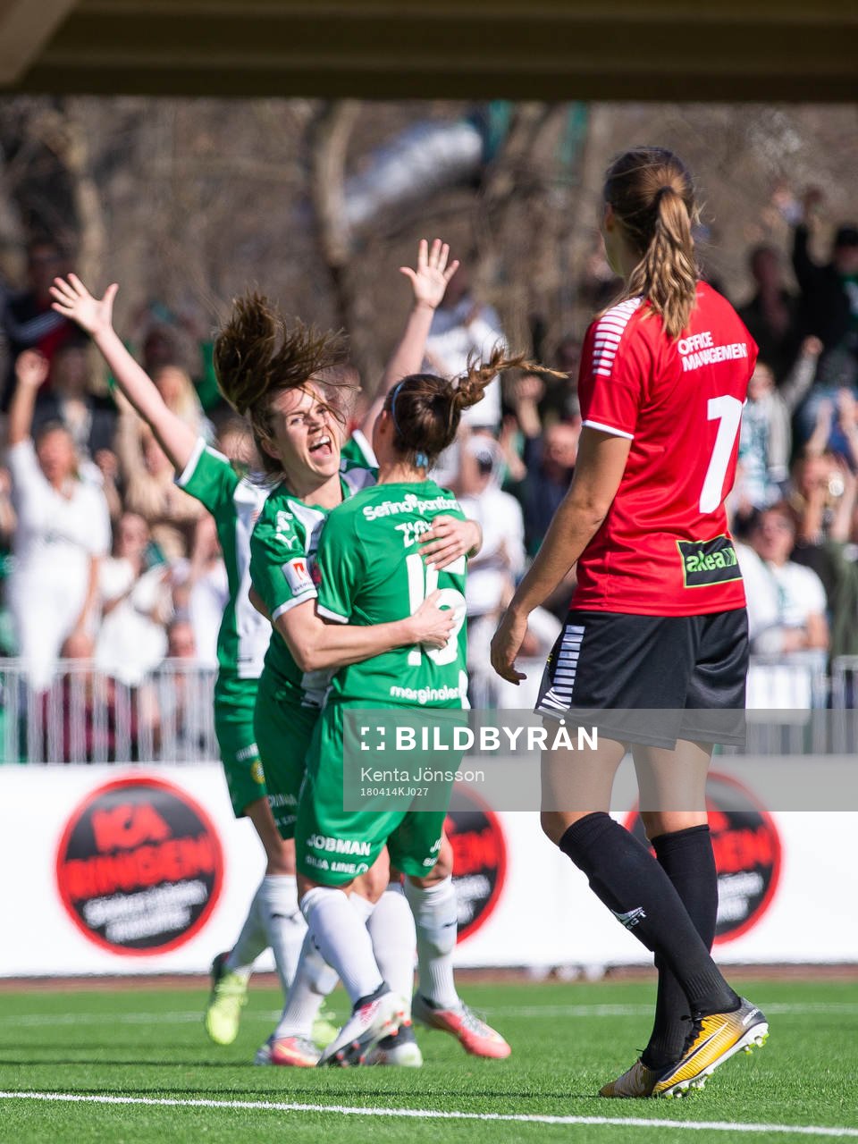 Hammarbys Kelly Conheeney jublar