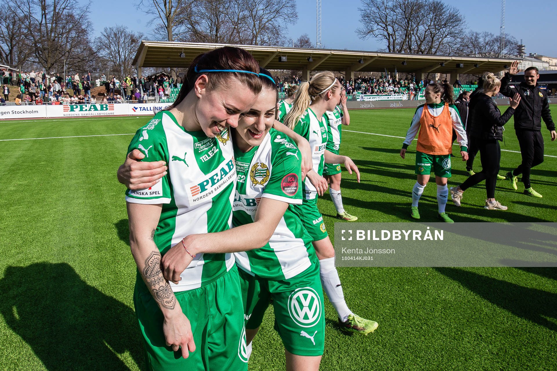 Hammarbys Amanda Johansson och Sejde Abrahamsson jublar