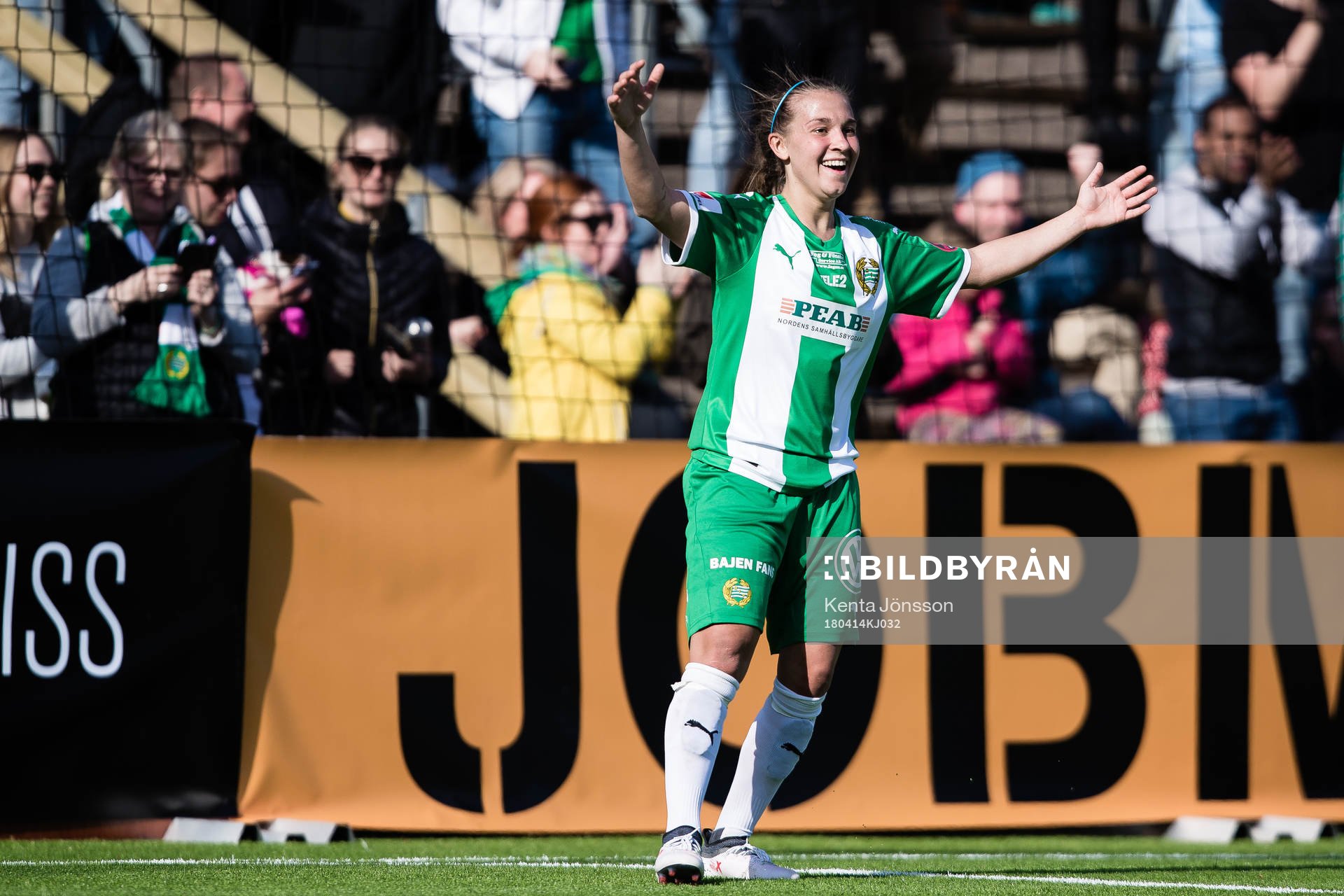 Hammarbys Julia Zigiotti Olme jublar efter 4-2 under fotbollsmatchen i Damallsvenskan mellan Hammarby och Limhamn Bunkeflo den 14 April 2018 i Stockholm. 
