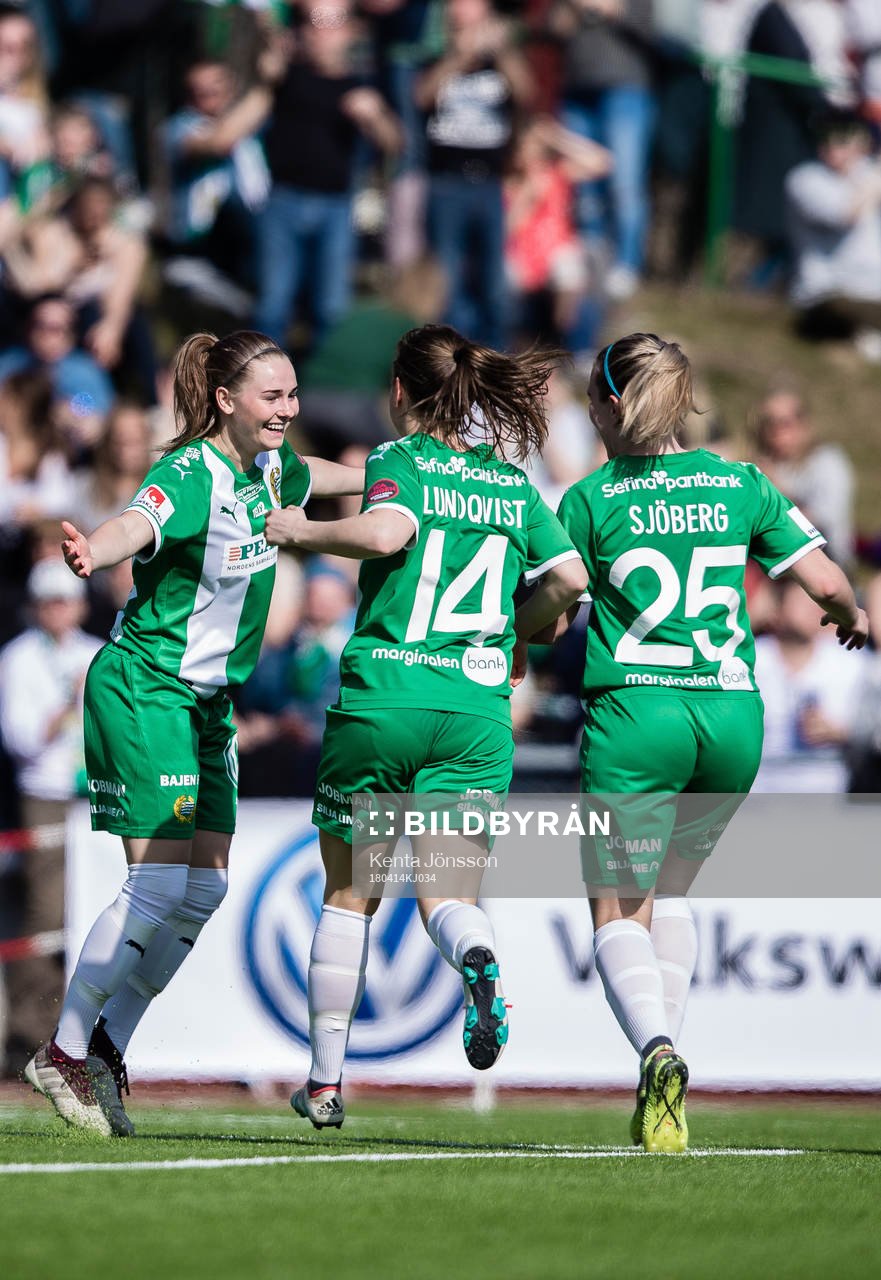 Hammarbys Emma Jansson (v) jublar med Hanna Lundqvist och