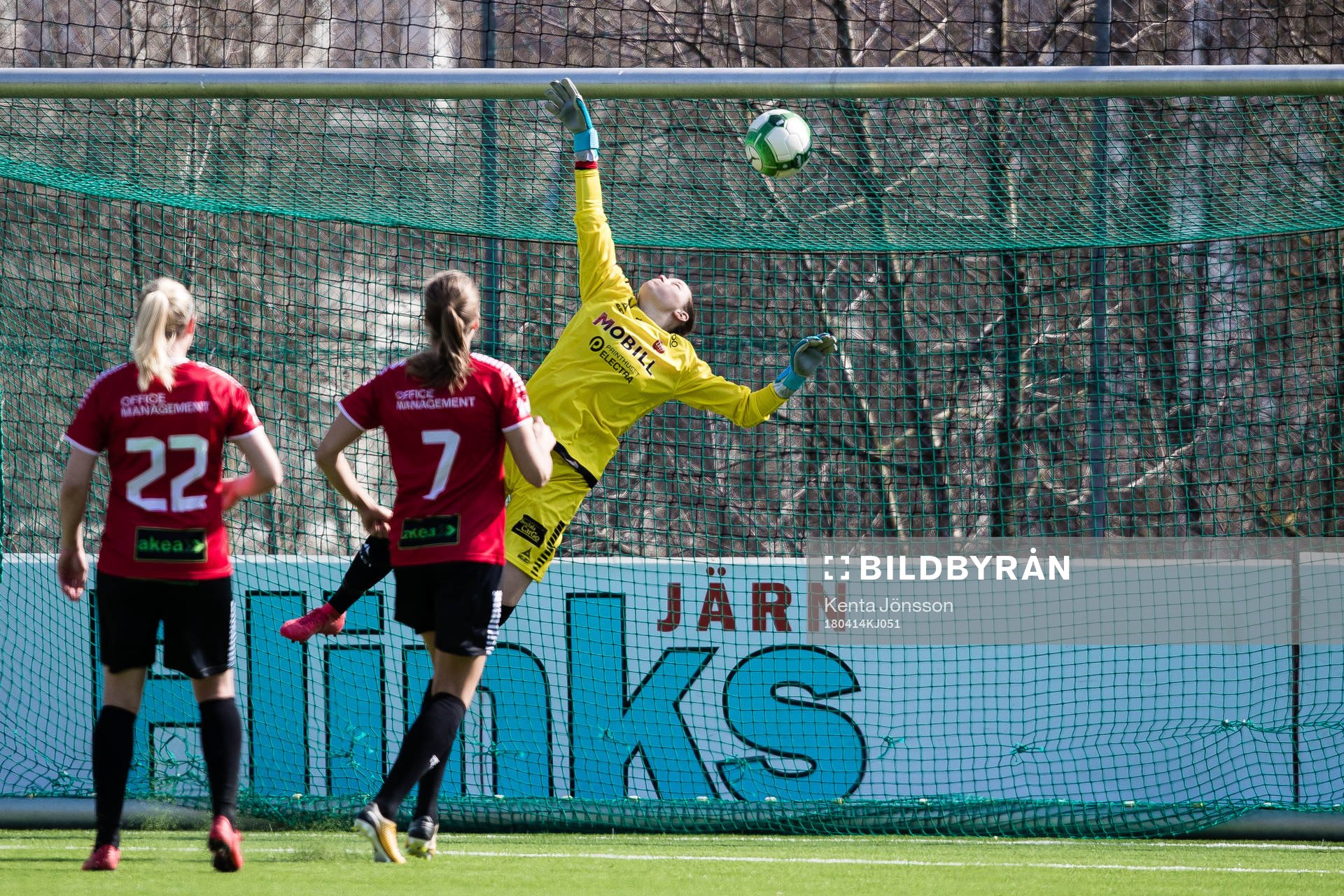 Hammarby med ett skott i ribban bakom Limhamn Bunkeflos