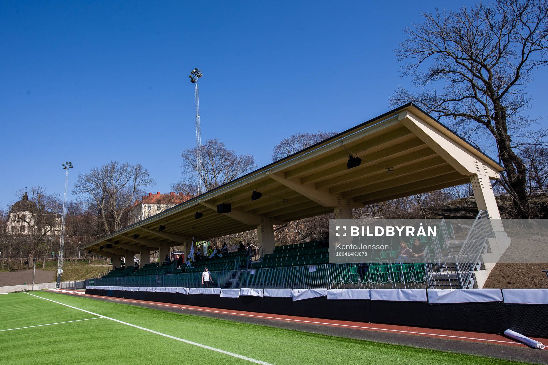 Läktare efter ena långsidan på Hammarby IP innan fotbollsmatchen i Damallsvenskan mellan Hammarby och Limhamn Bunkeflo den 14 April 2018 i Stockholm.