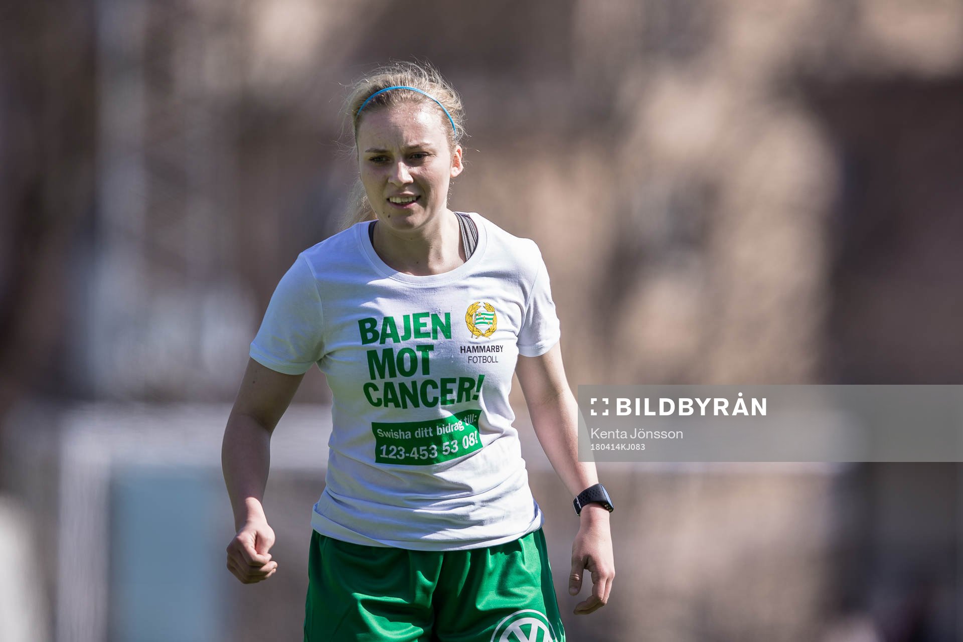 Hammarbys Frida Sjöberg med en t-shirt med texten Bajen