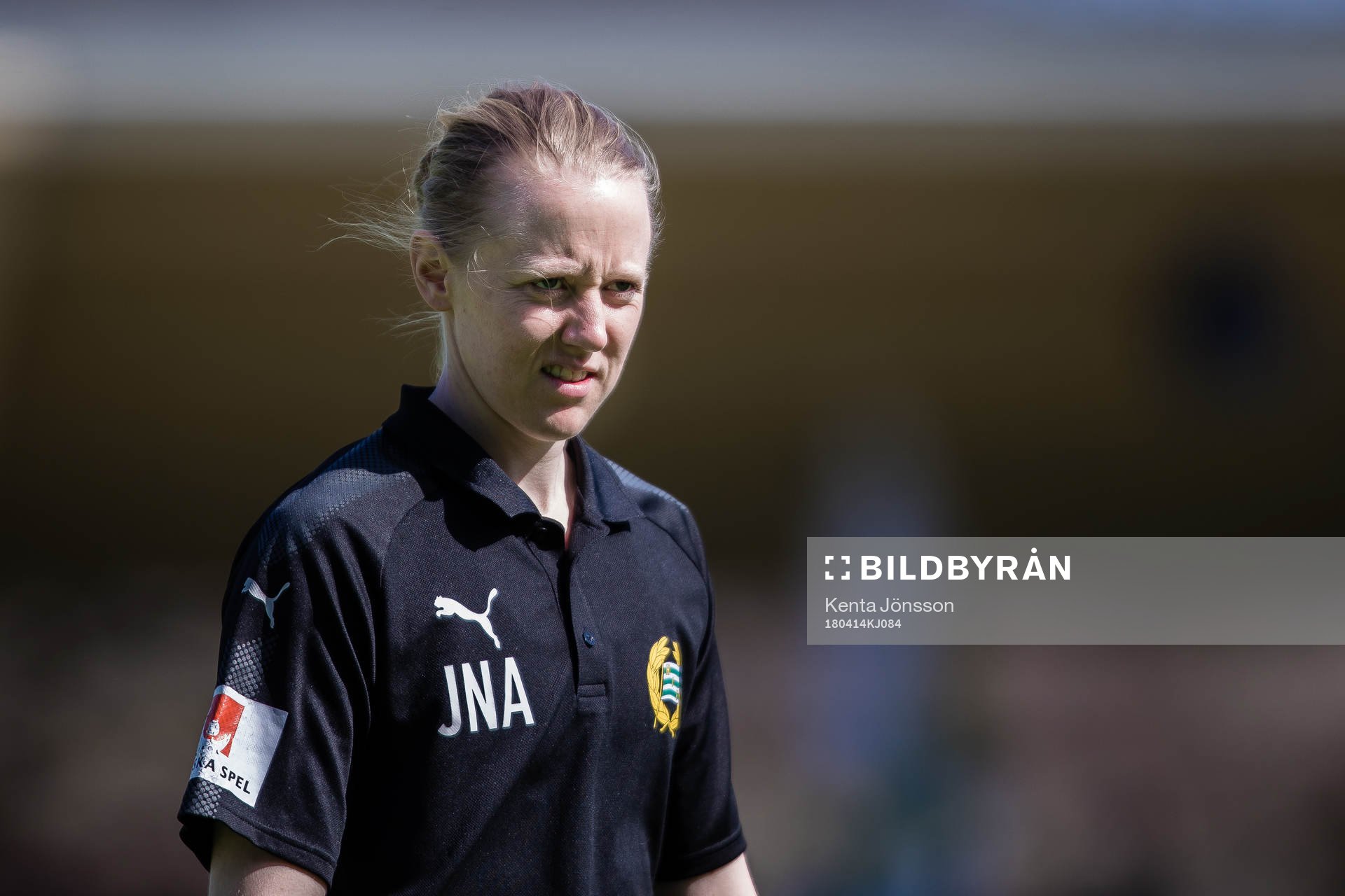 Hammarbys fystränare Jenny Nauwelaerts de Age innan fotbollsmatchen i Damallsvenskan mellan Hammarby och Limhamn Bunkeflo den 14 April 2018 i Stockholm.