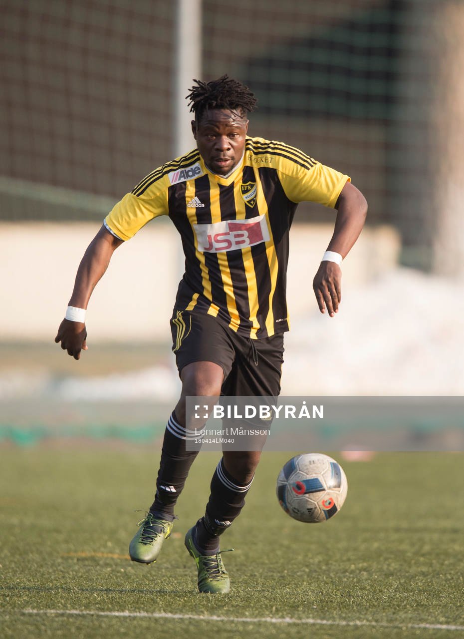 IFK Hässleholms Patrick Osiako i matchen i division 2