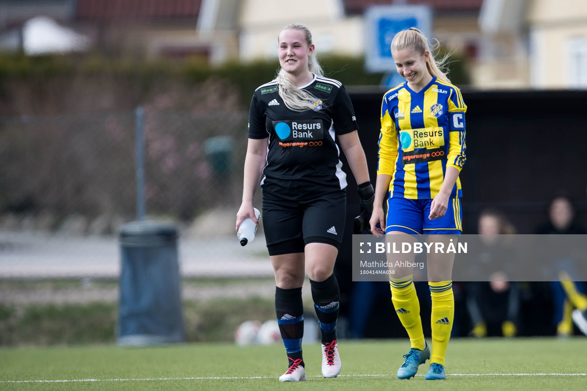 Eskilsminnes målvakt Matilda Magnusson Waldt och Julia