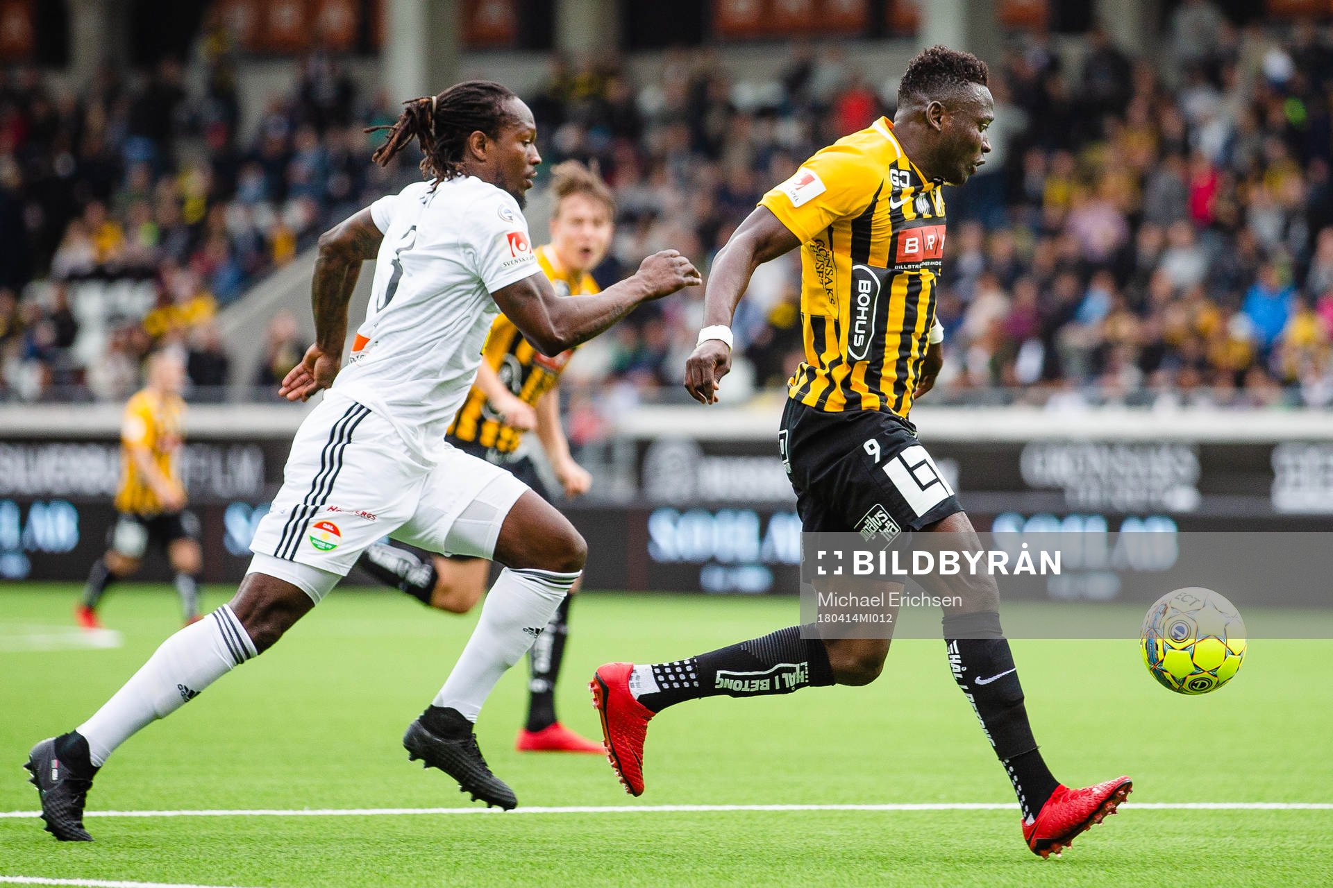 Dalkurds Kebba Ceesay jagar Häckens Alhassan Kamara