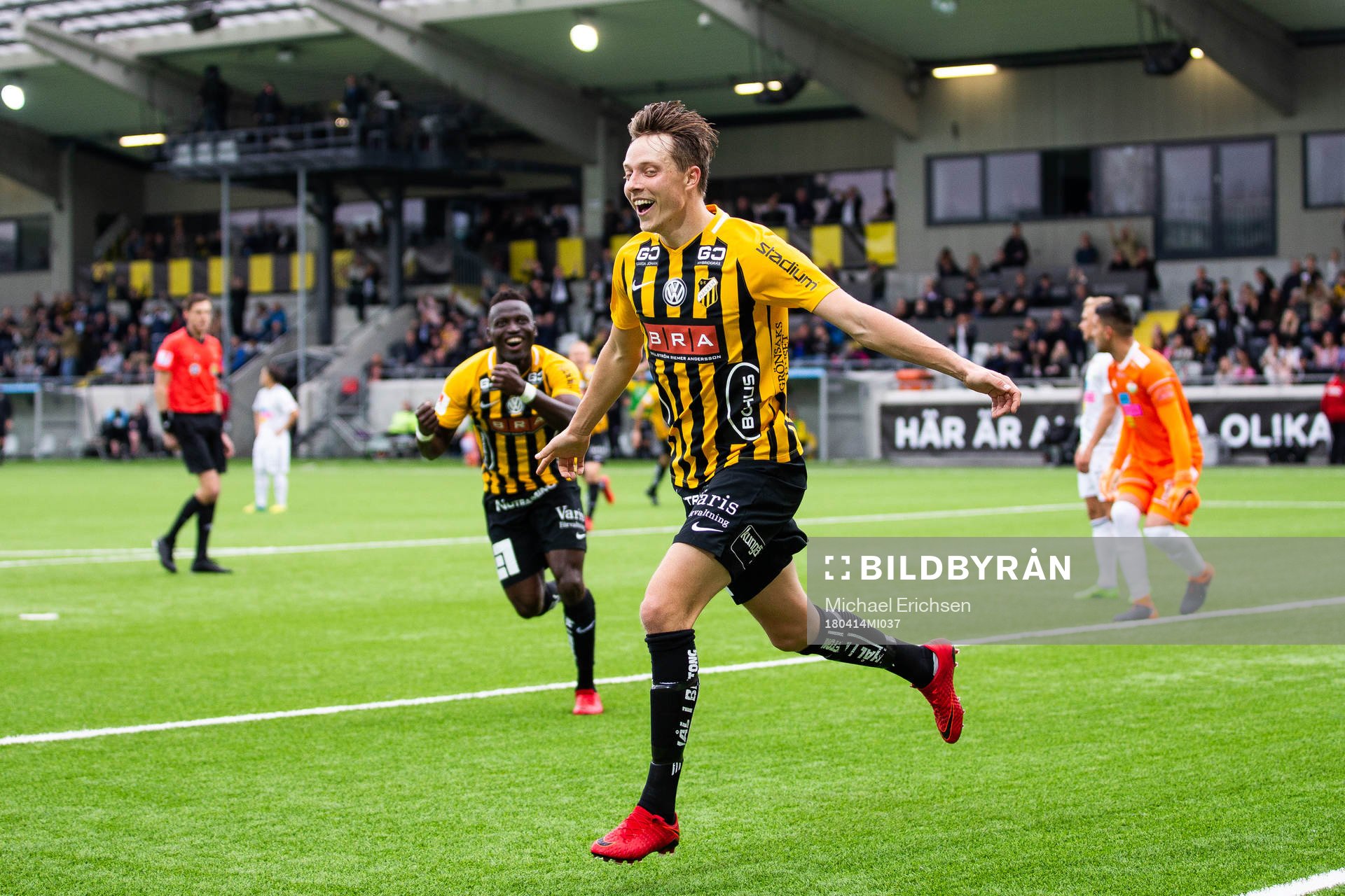 Häckens Viktor Lundberg jublar