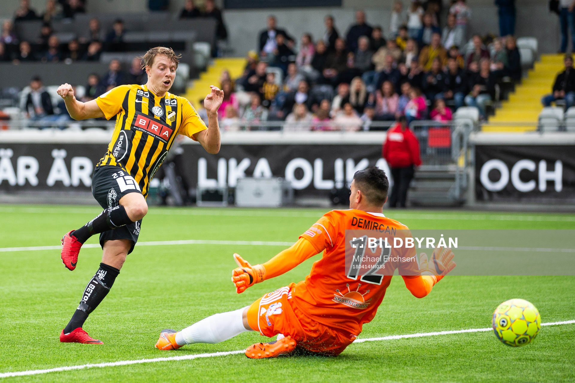 Häckens Viktor Lundberg gör 2-0-målet bakom Dalkurds