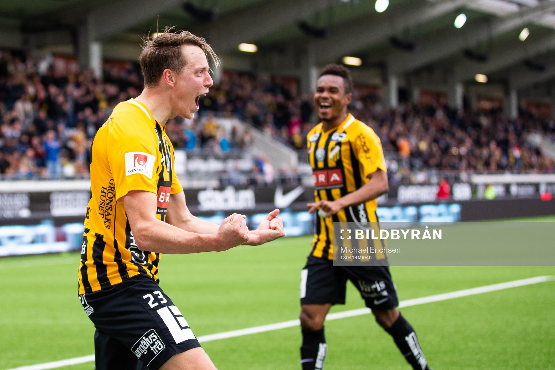Häckens Viktor Lundberg jublar