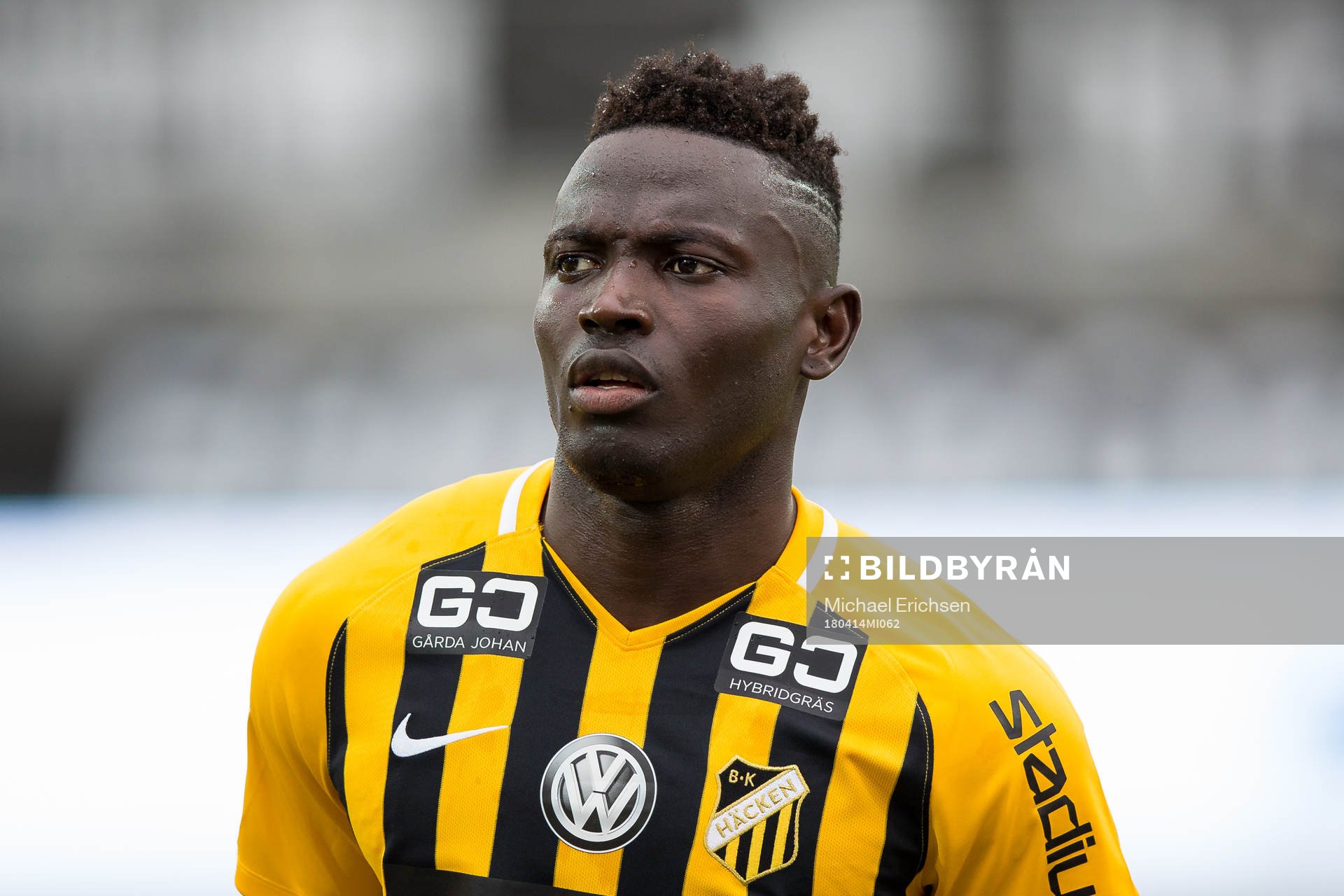 Häckens Alhassan Kamara innan fotbollsmatchen i