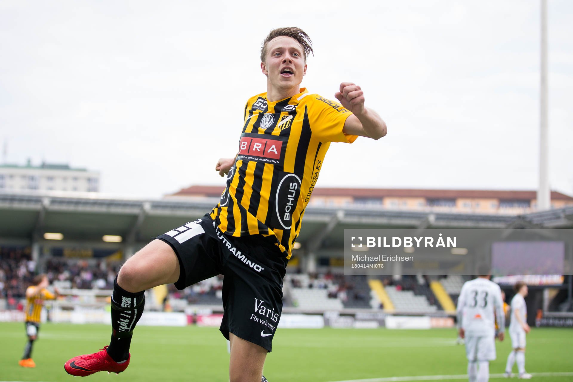 Häckens Viktor Lundberg jublar