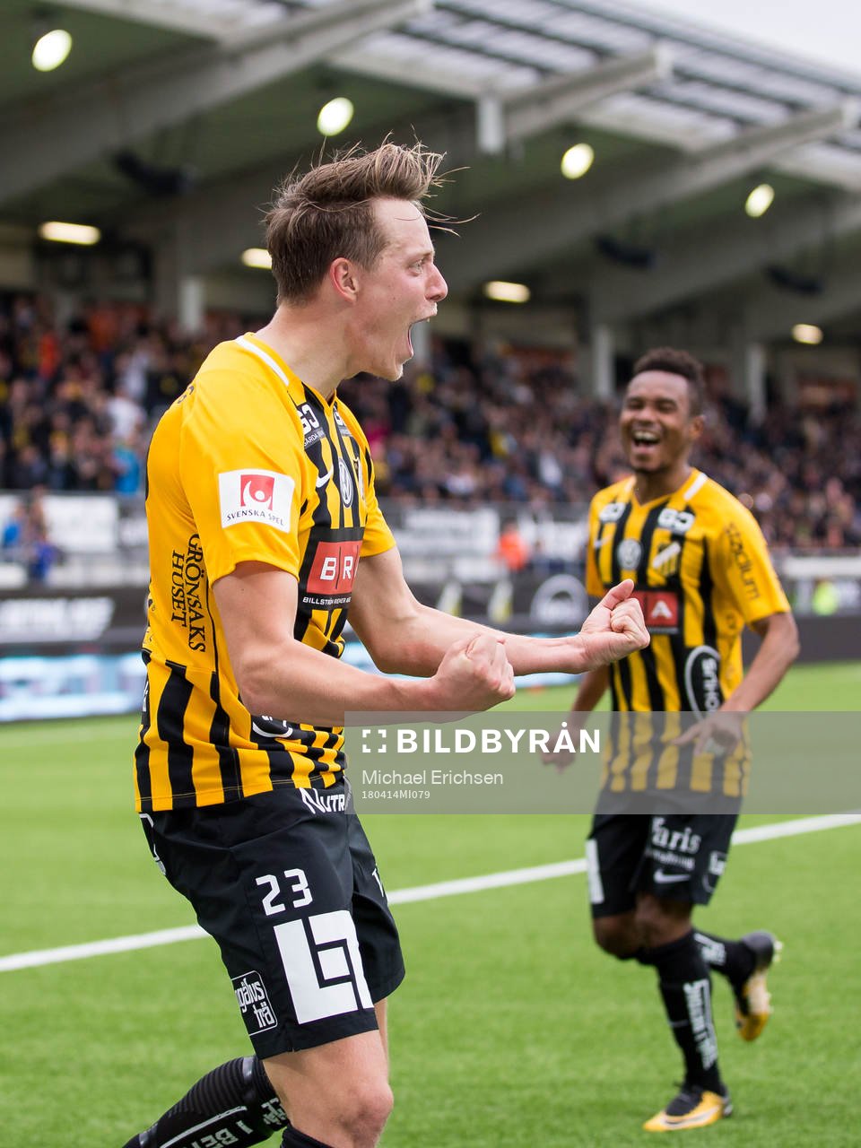 Häckens Viktor Lundberg jublar