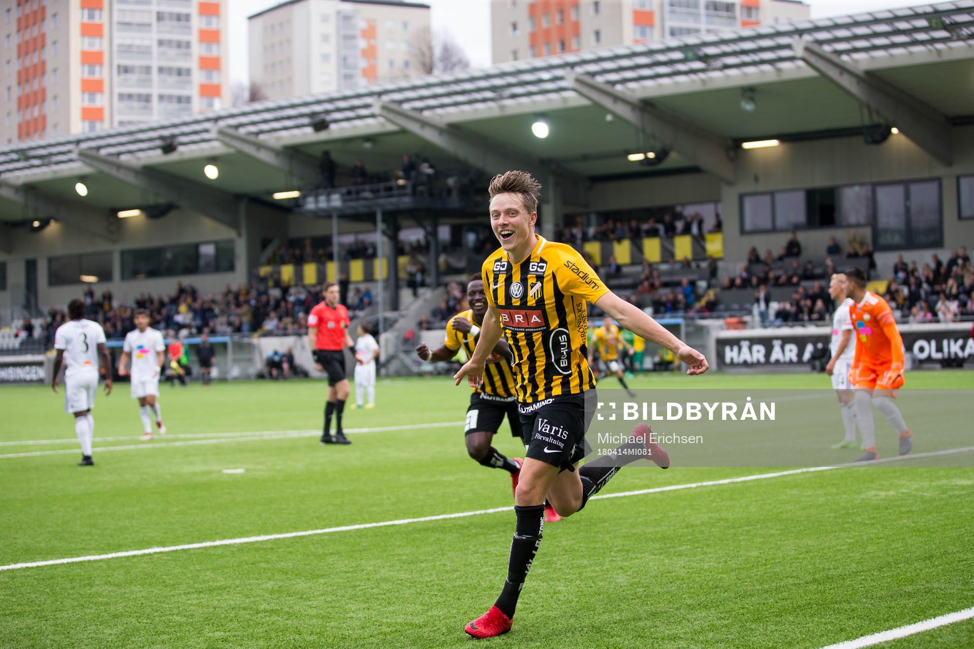 Häckens Viktor Lundberg jublar