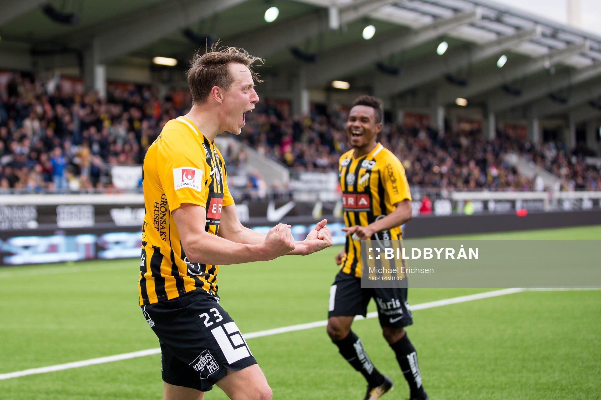 Häckens Viktor Lundberg jublar