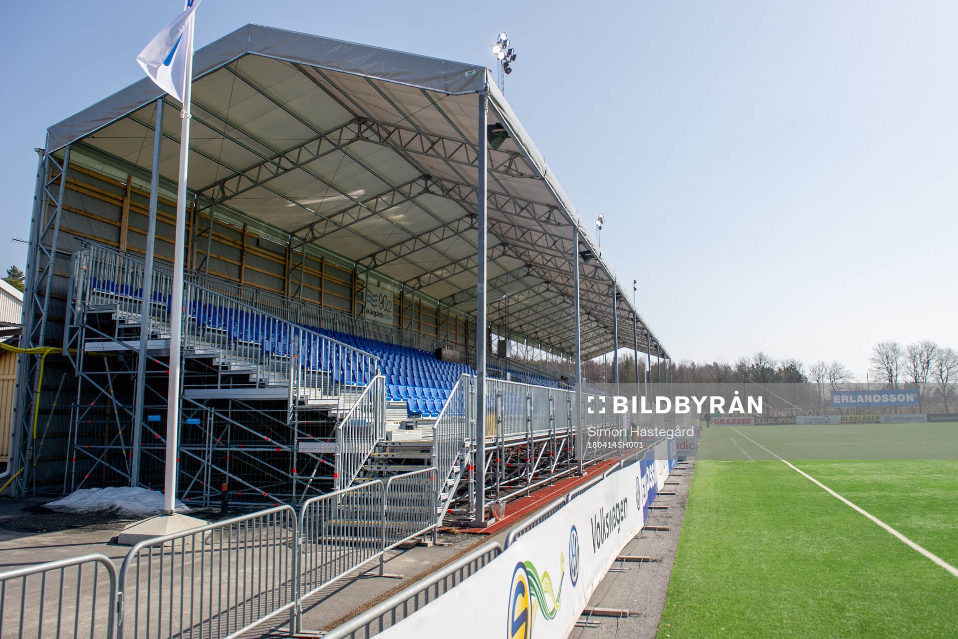 Läktare på Vikingavallen före en fotbollsmatch i
