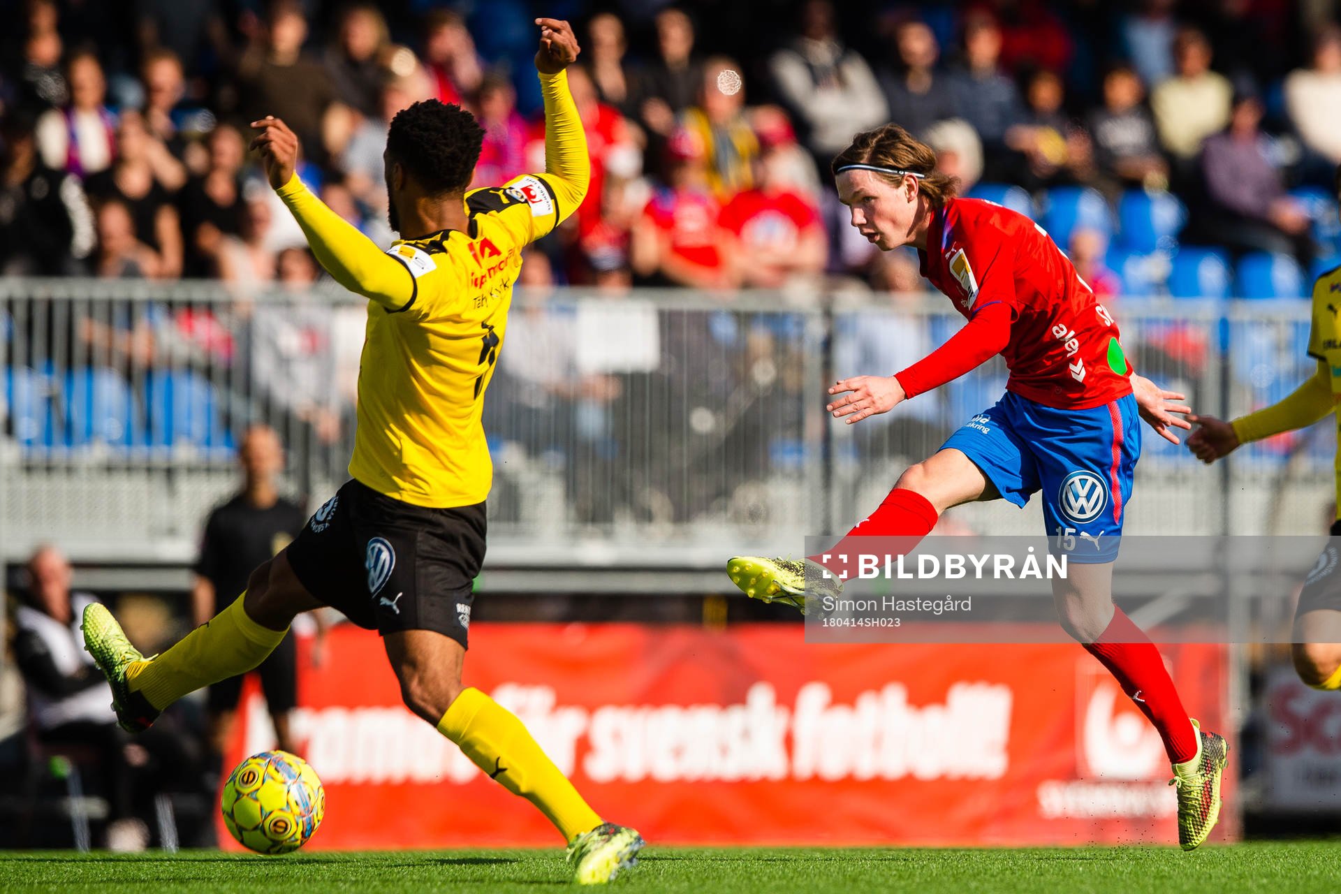 Frejs Alie Sesay täcker ett skott från Max Svensson