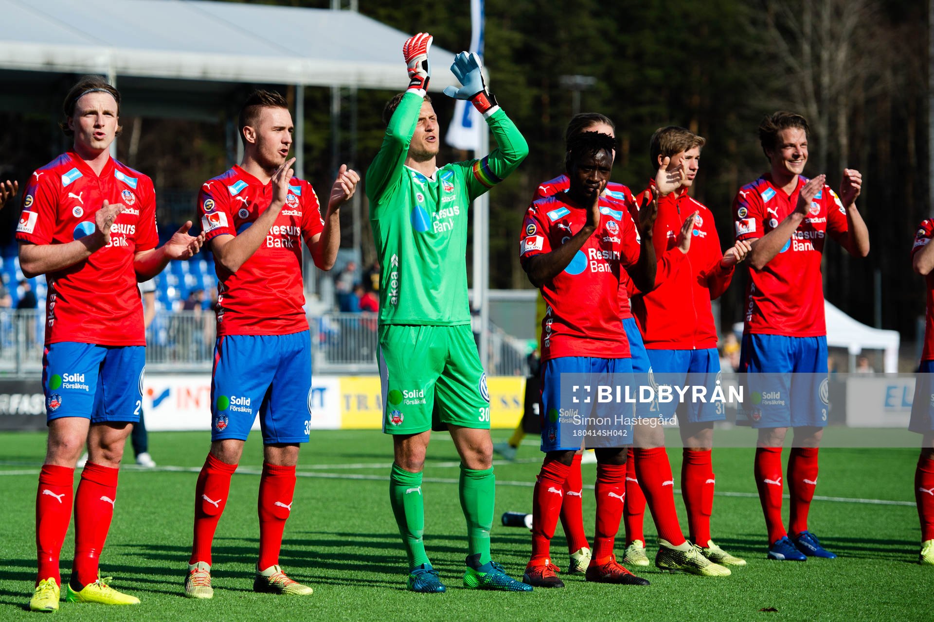 Helsingborgs målvakt Pär Hansson jublar efter en fotbollsmatch i Superettan mellan Frej och Helsingborg den 14 april 2018 i Stockholm.