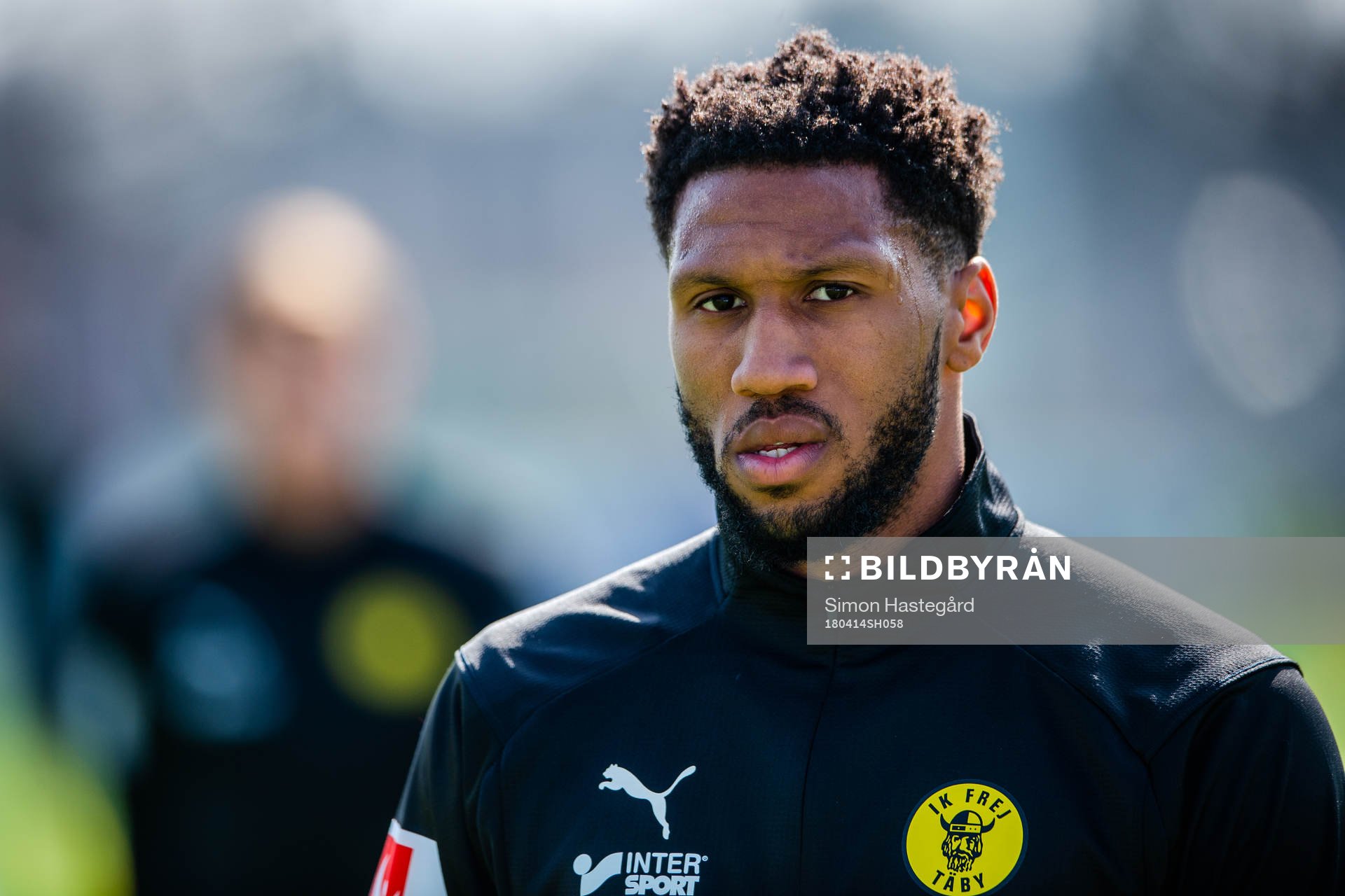 Frejs Alie Sesay före en fotbollsmatch i Superettan mellan