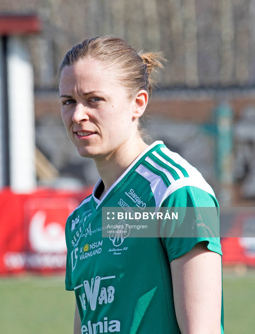 Mallbackens Elsa Hellstrand före fotbollsmatchen i