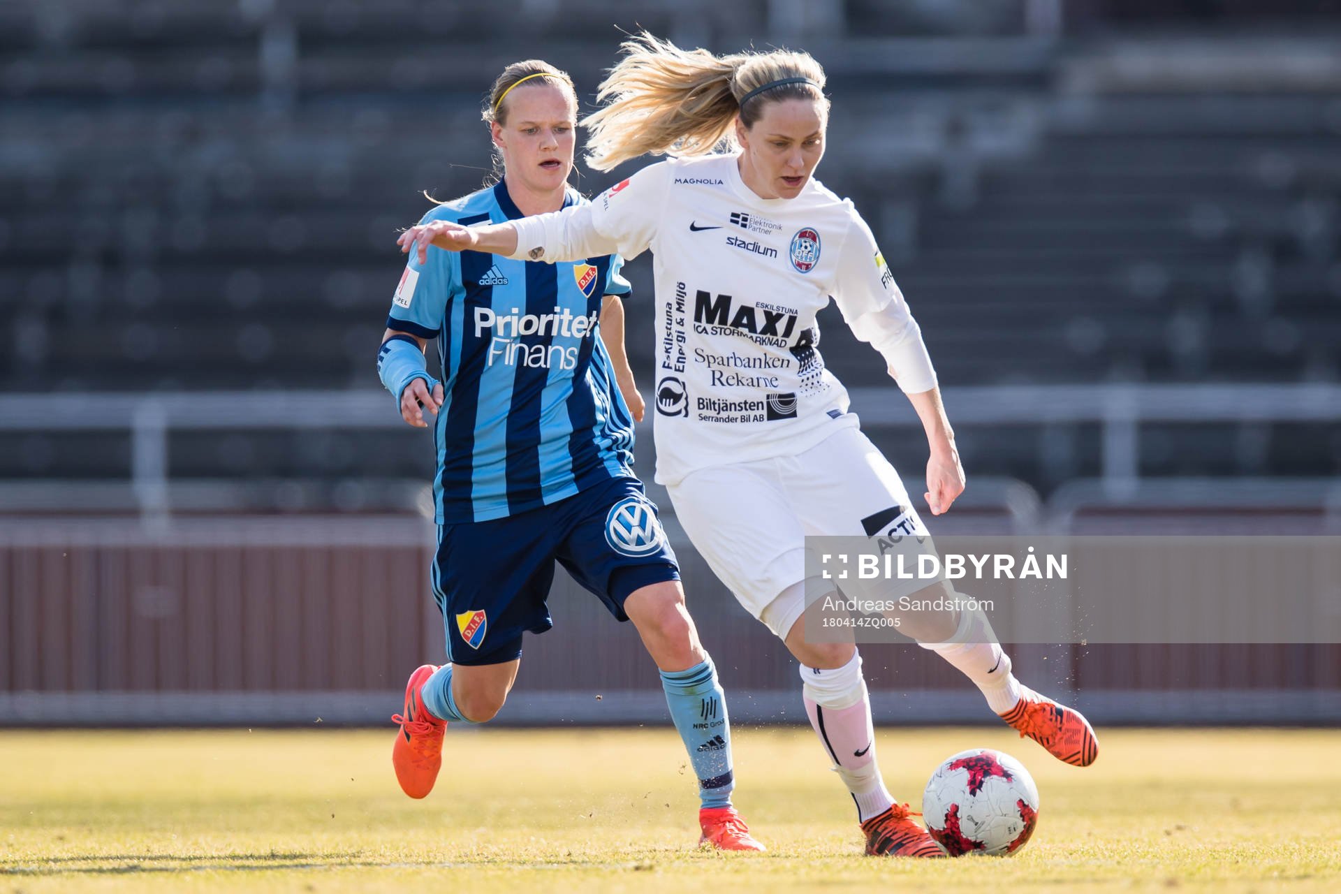 Eskilstunas Lisa Dahlkvist jagas av Djurgårdens Michaela