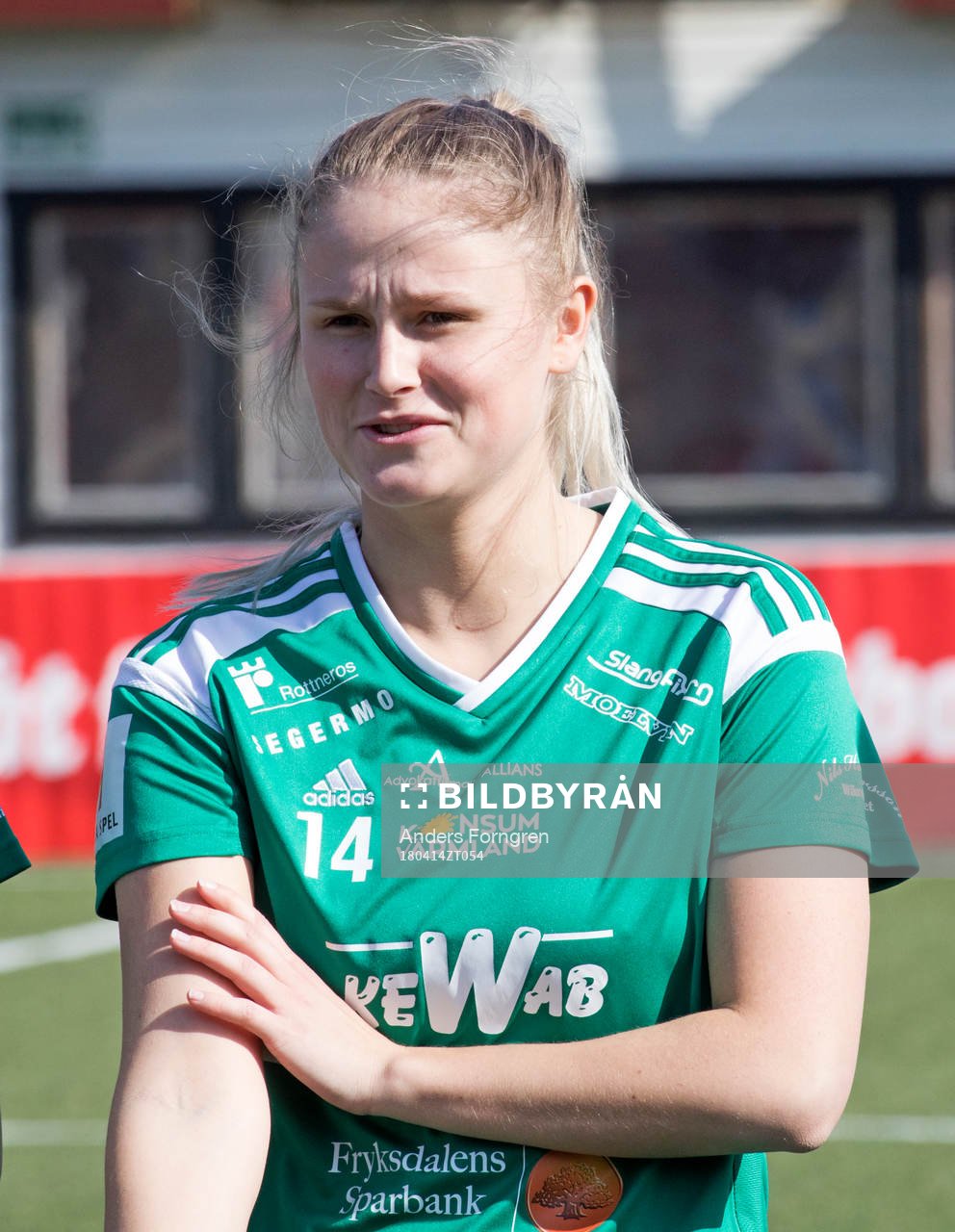 Mallbackens Amanda Jansson före fotbollsmatchen i