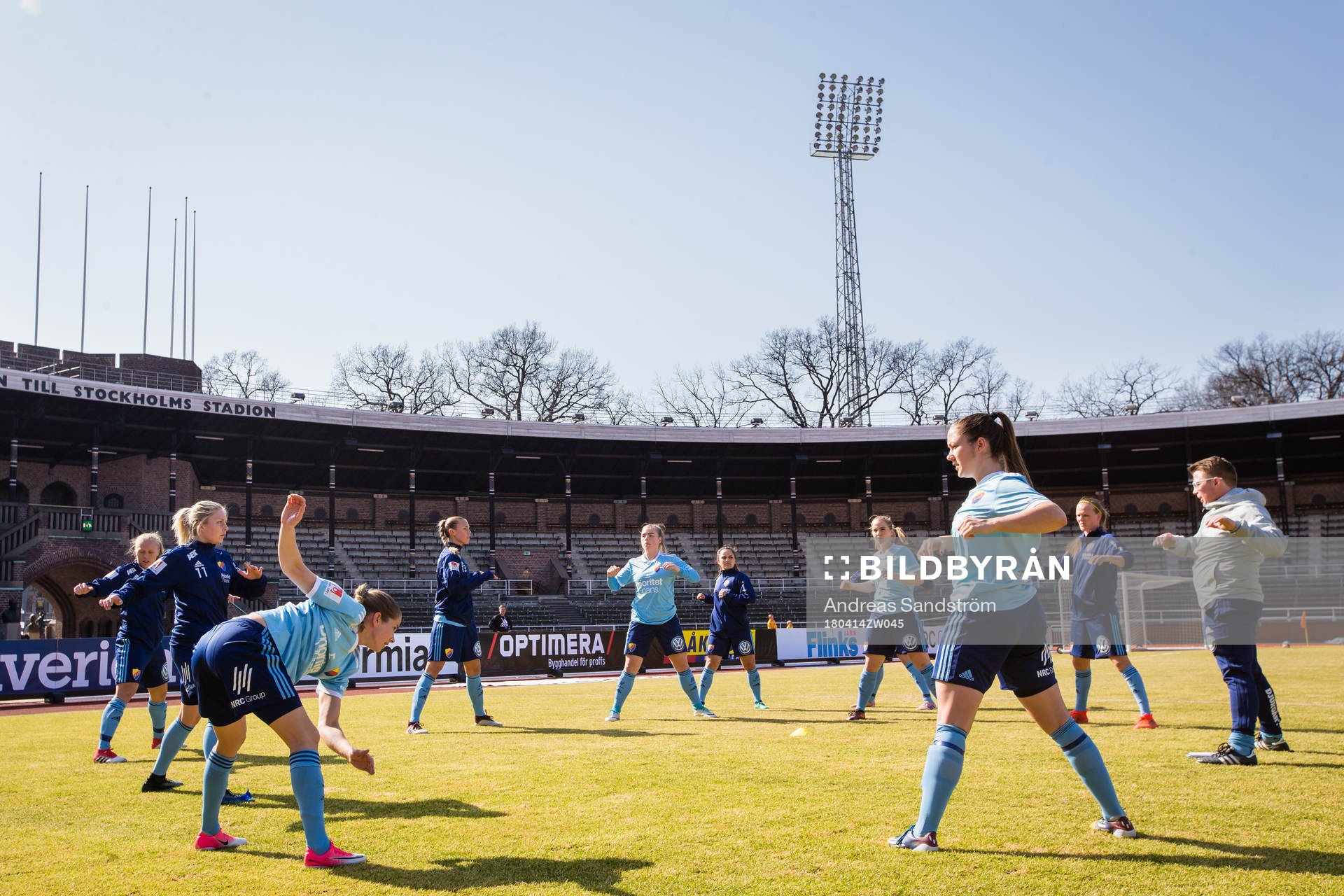 Djurgårdens spelare värmer upp