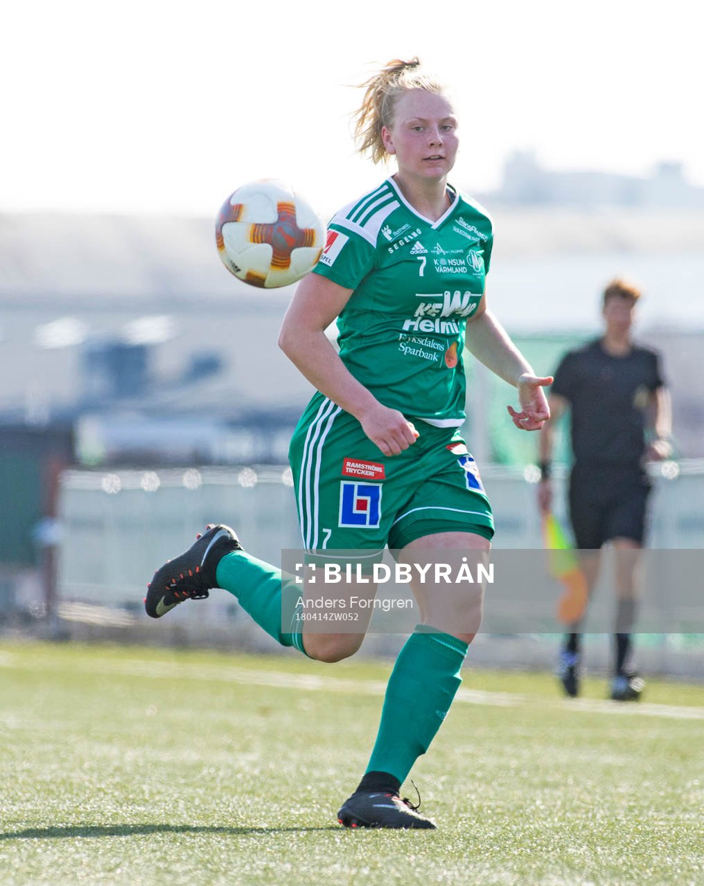 Mallbacken Hedvig Pettersson under fotbollsmatchen i Elitettan mellan Västerås BK 30 och Mallbacken den 14 april 2018 i Västerås.
