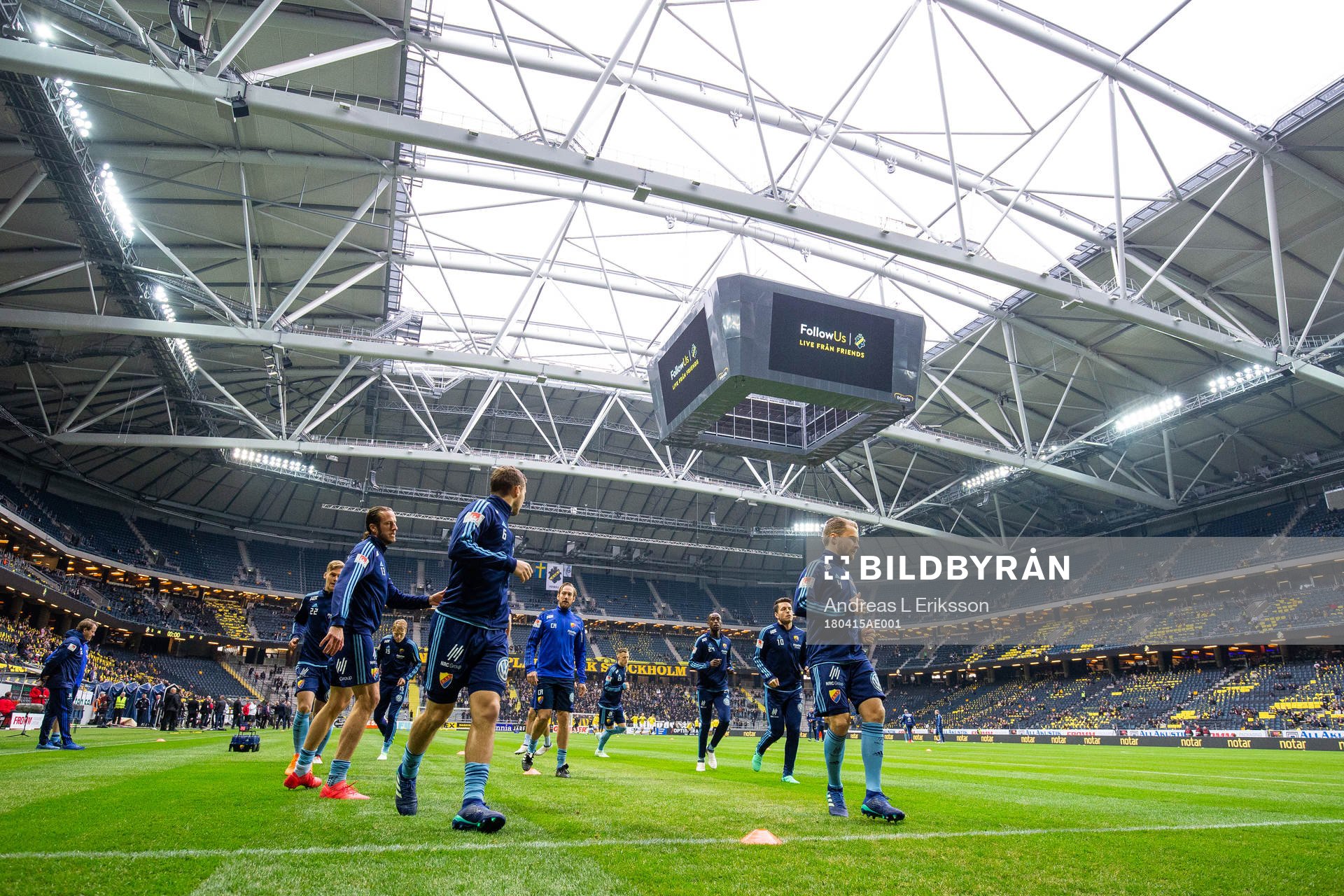 Djurgårdens spelare värmer upp