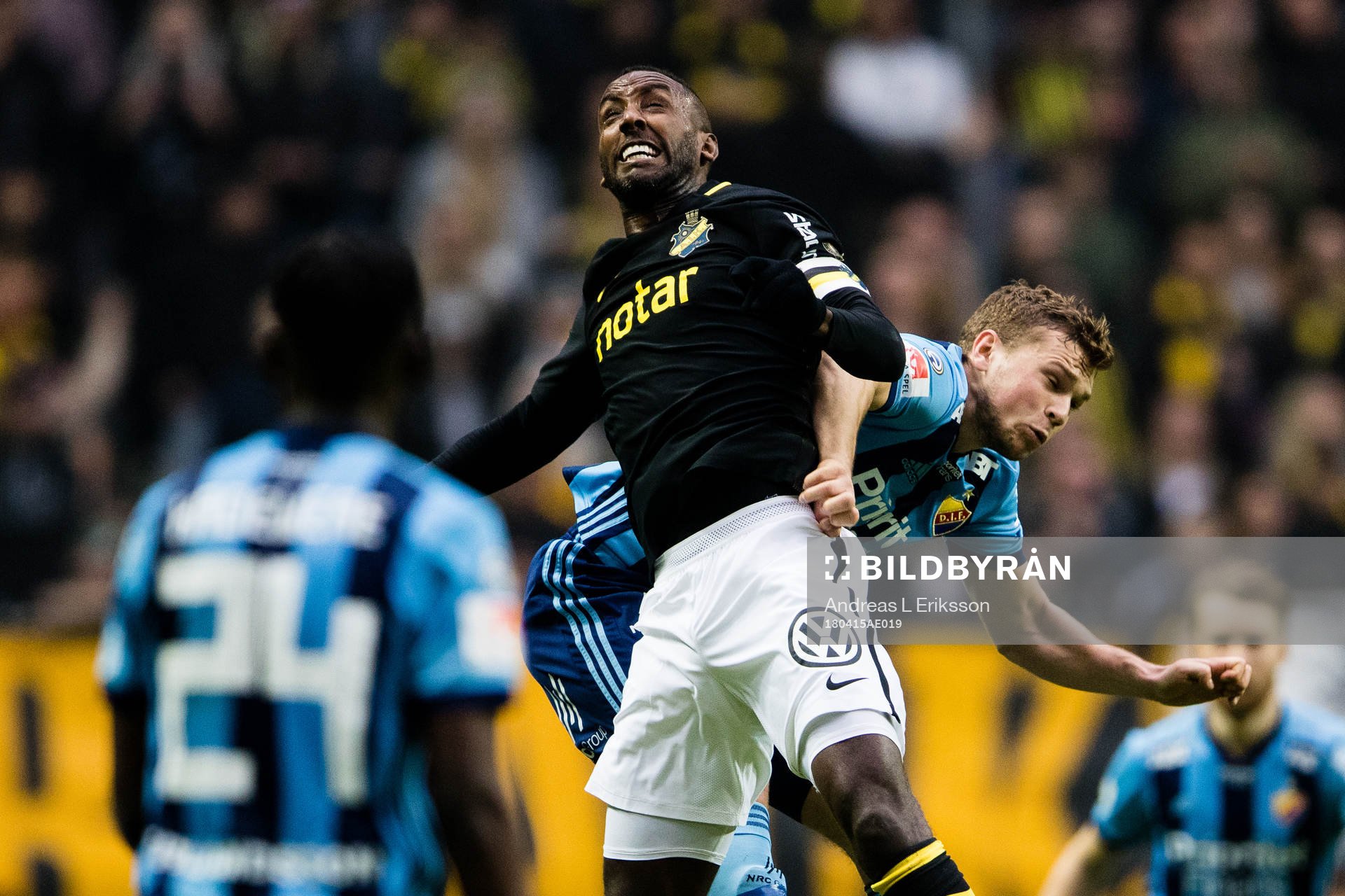 s Henok Goitom i en nickduell med Djurgårdens Jesper