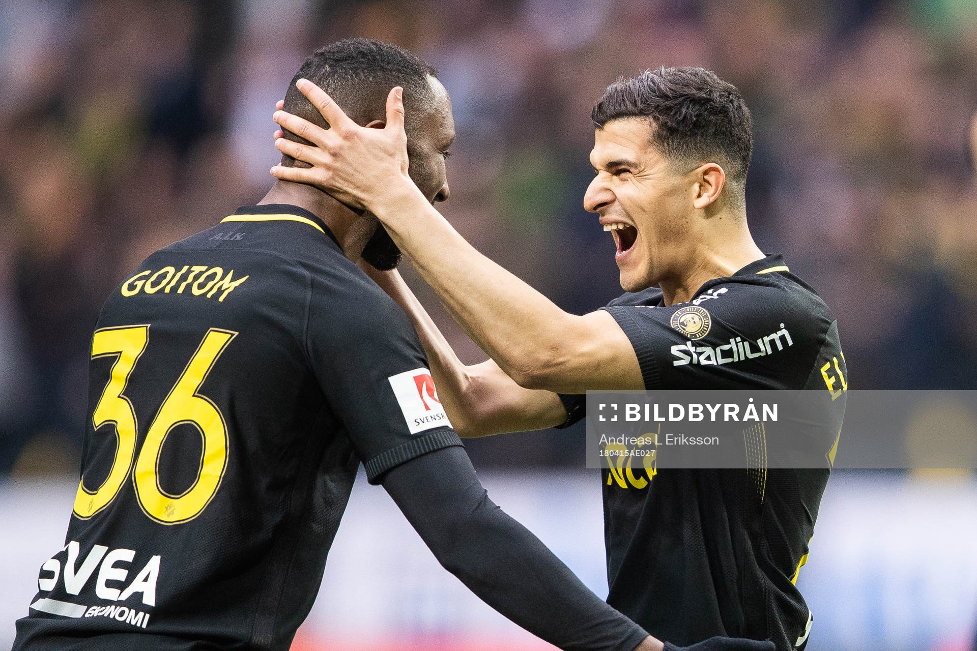 s Henok Goitom jublar med AIK:s Tarik Elyounoussi