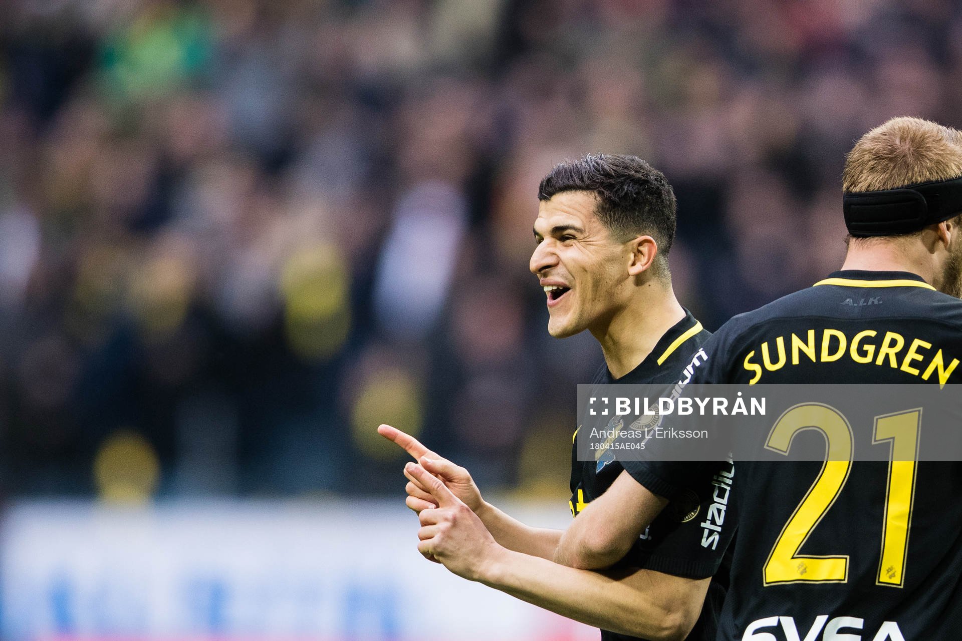 s Tarik Elyounoussi jublar