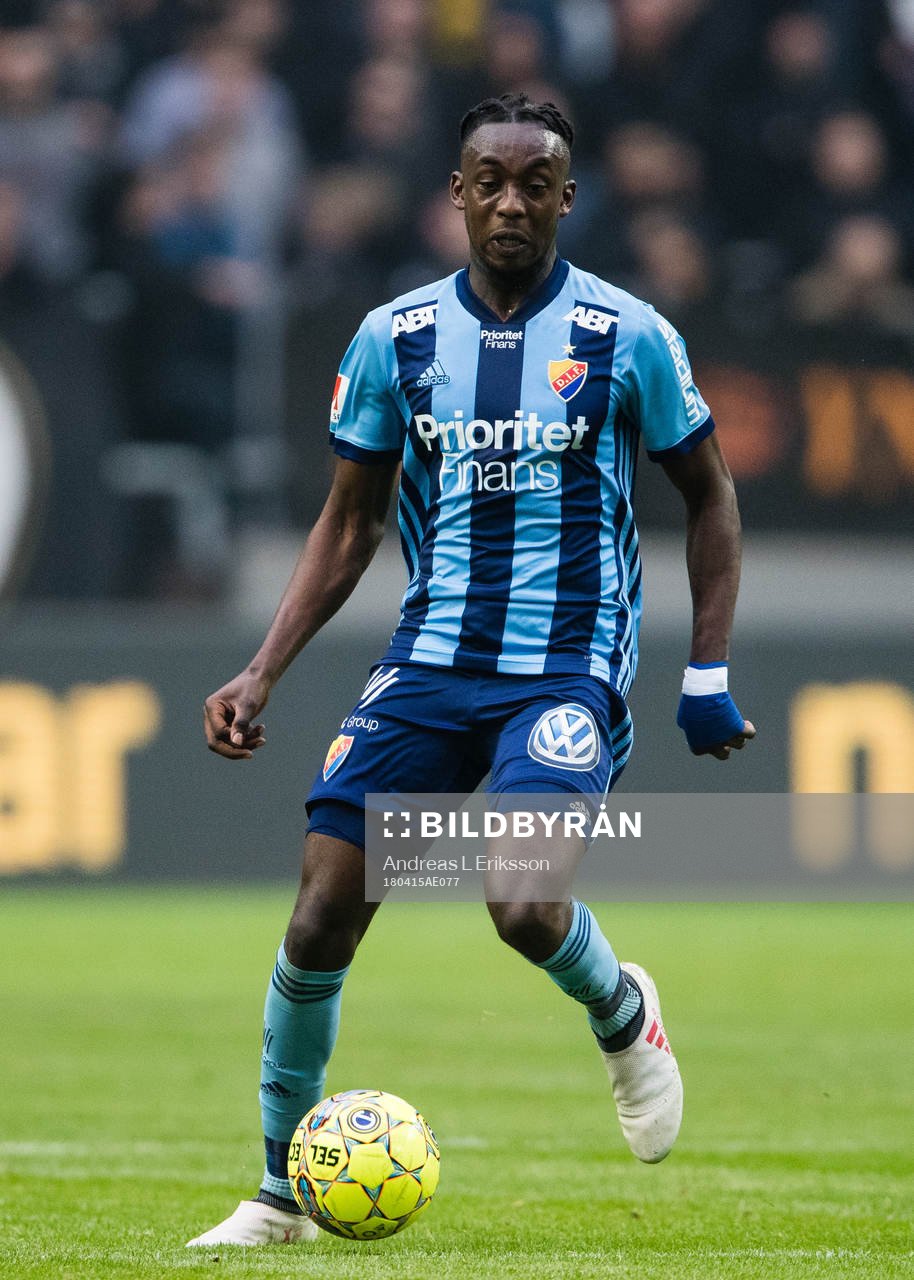 Djurgårdens Philana Tinotenda Kadewere med bollen