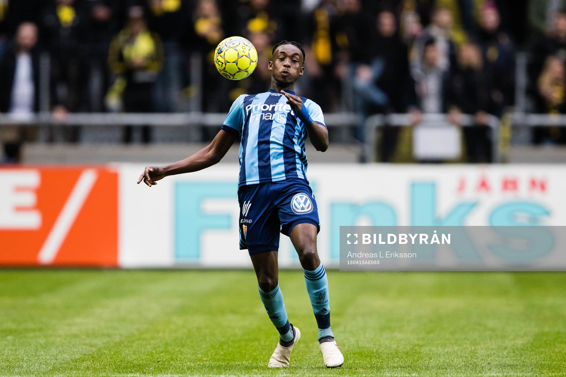 Djurgårdens Philana Tinotenda Kadewere med bollen