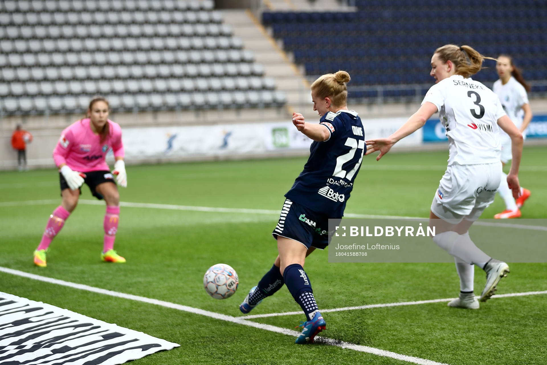 Linköpings Natasha Dowie, Växjös Jennie Nordin och