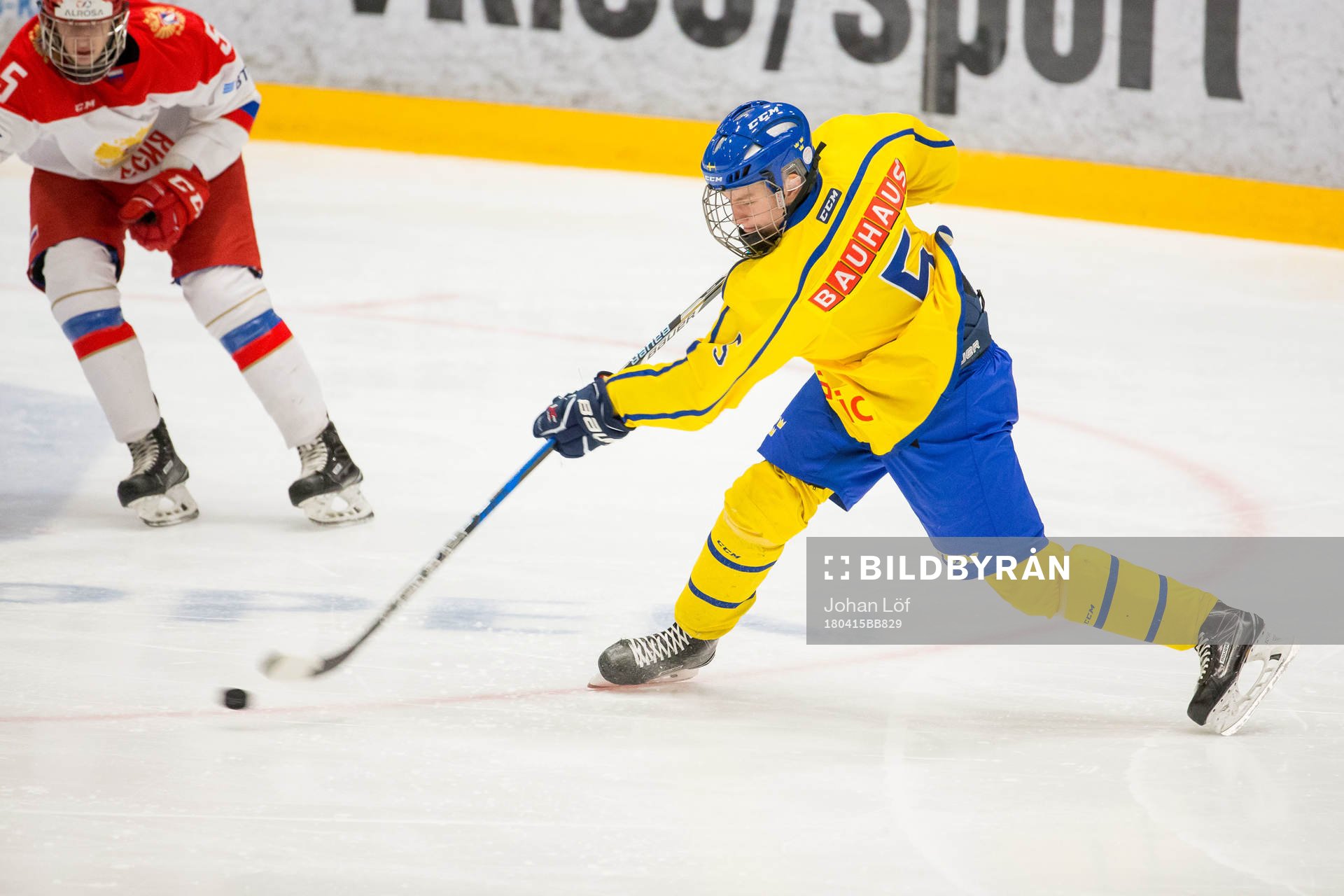 Sveriges Philip Eriksen skjuter