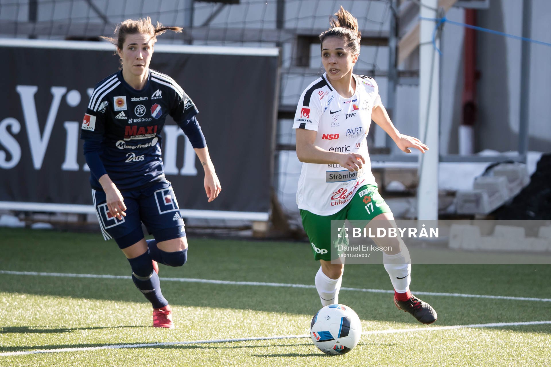 Kvarnsvedens  Agnes Dahlström och Assis Jaclyn Sawichi  i