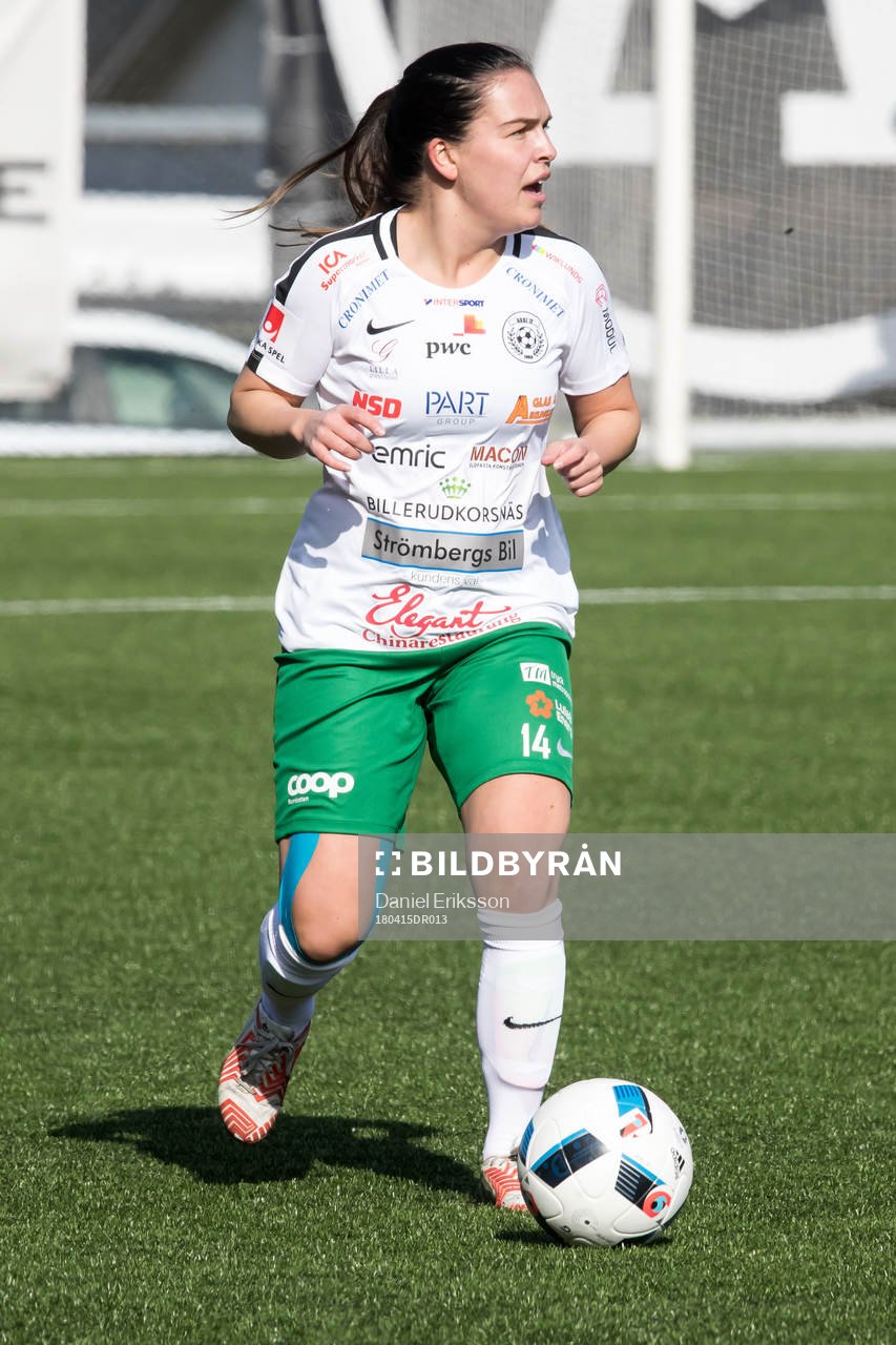 Assis Frida Björck  i fotbollsmatchen i dam elitettan
