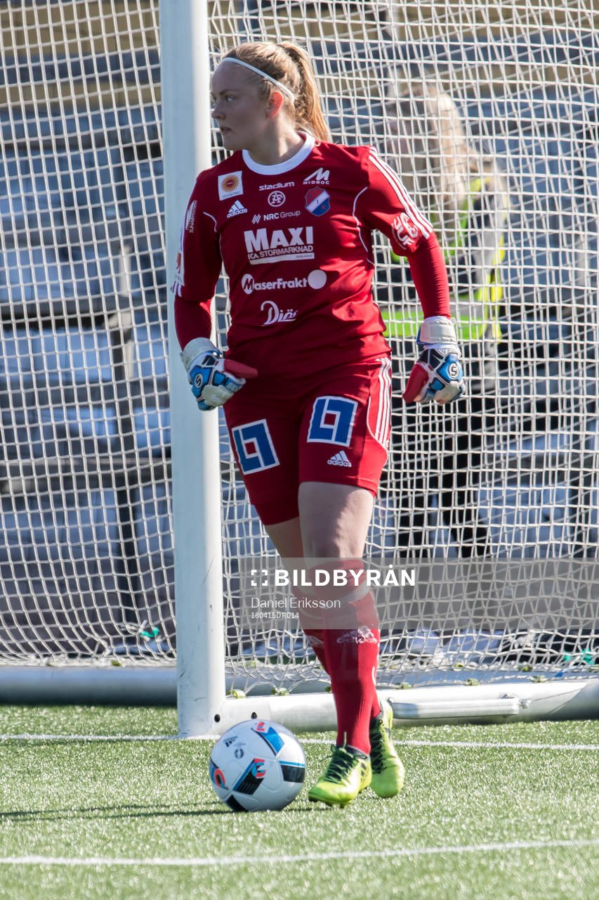 Kvarnsvedens  Jenny Wahlén  i fotbollsmatchen i dam