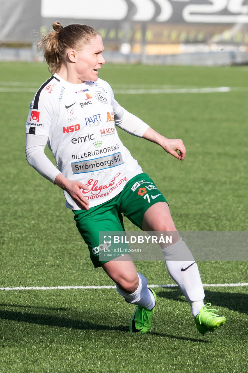 Assis Johanna Andersson  i fotbollsmatchen i dam elitettan