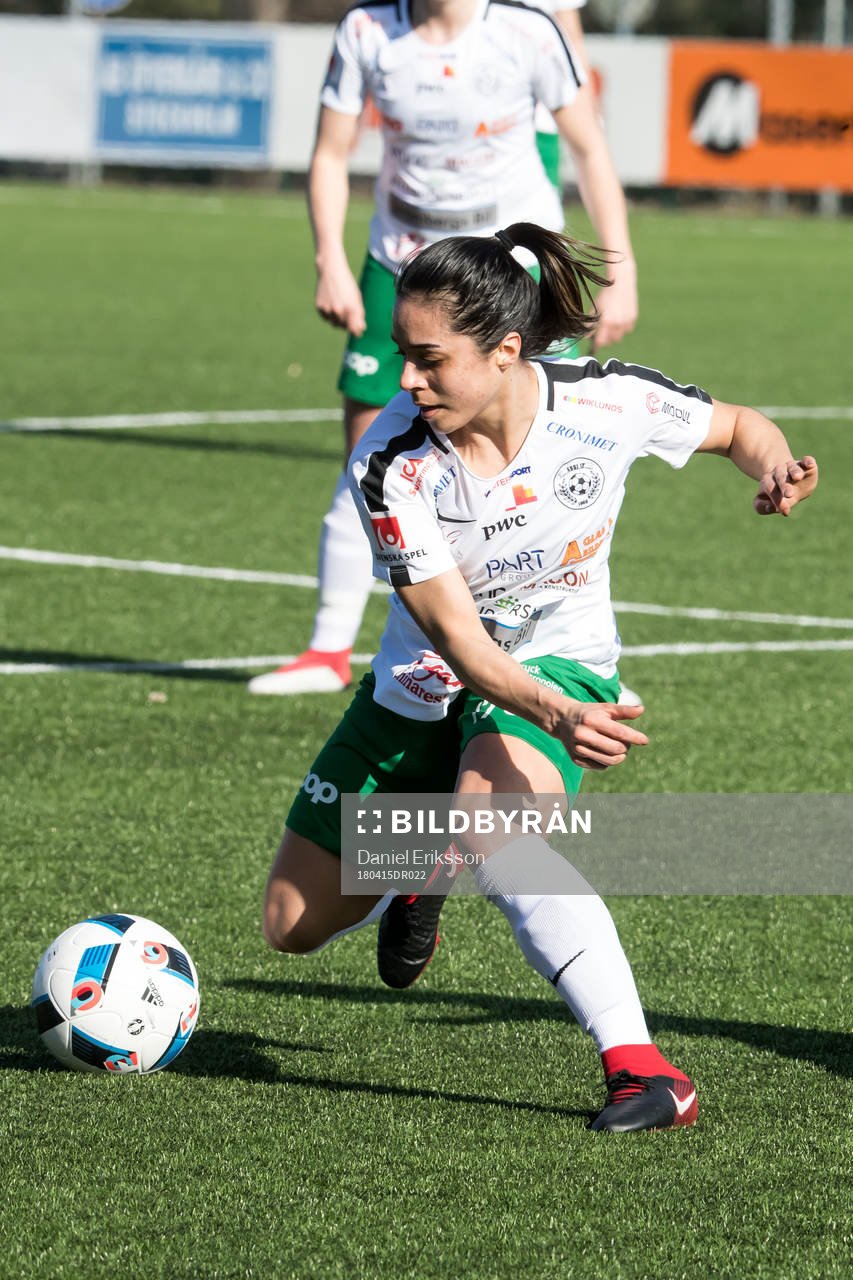Assis Jaclyn Sawichi  i fotbollsmatchen i dam elitettan