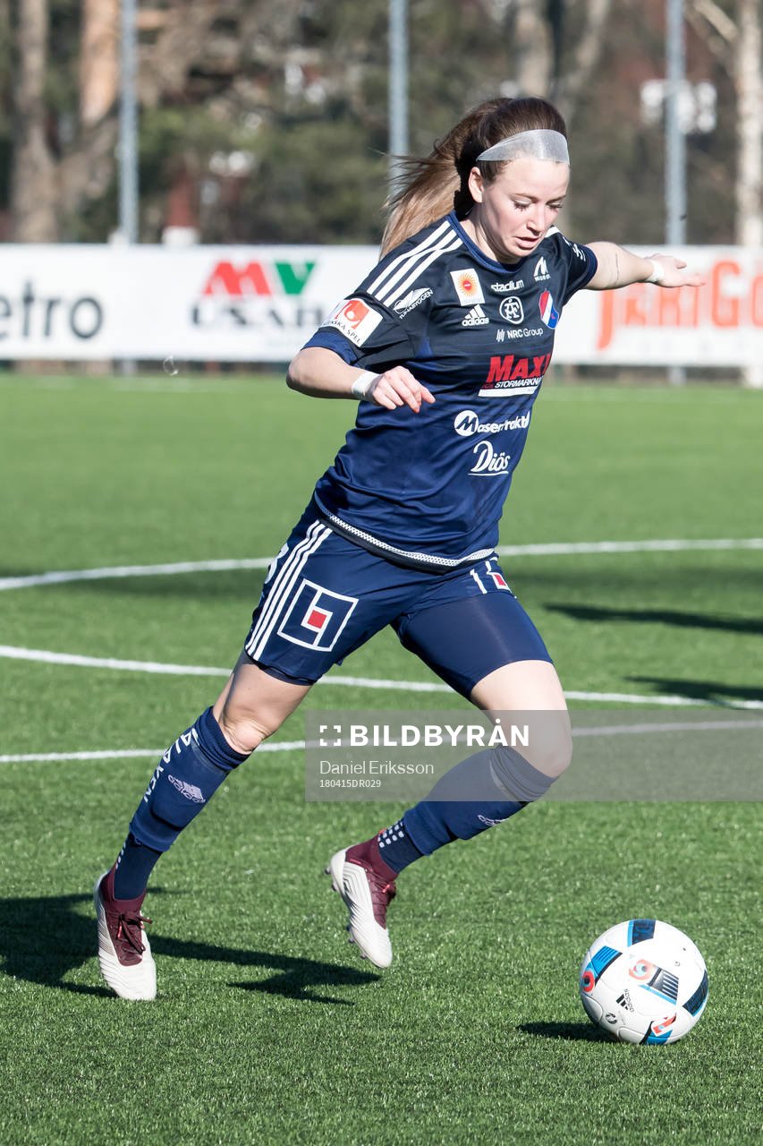 Kvarnsvedens  Chestley Strother   i fotbollsmatchen i dam
