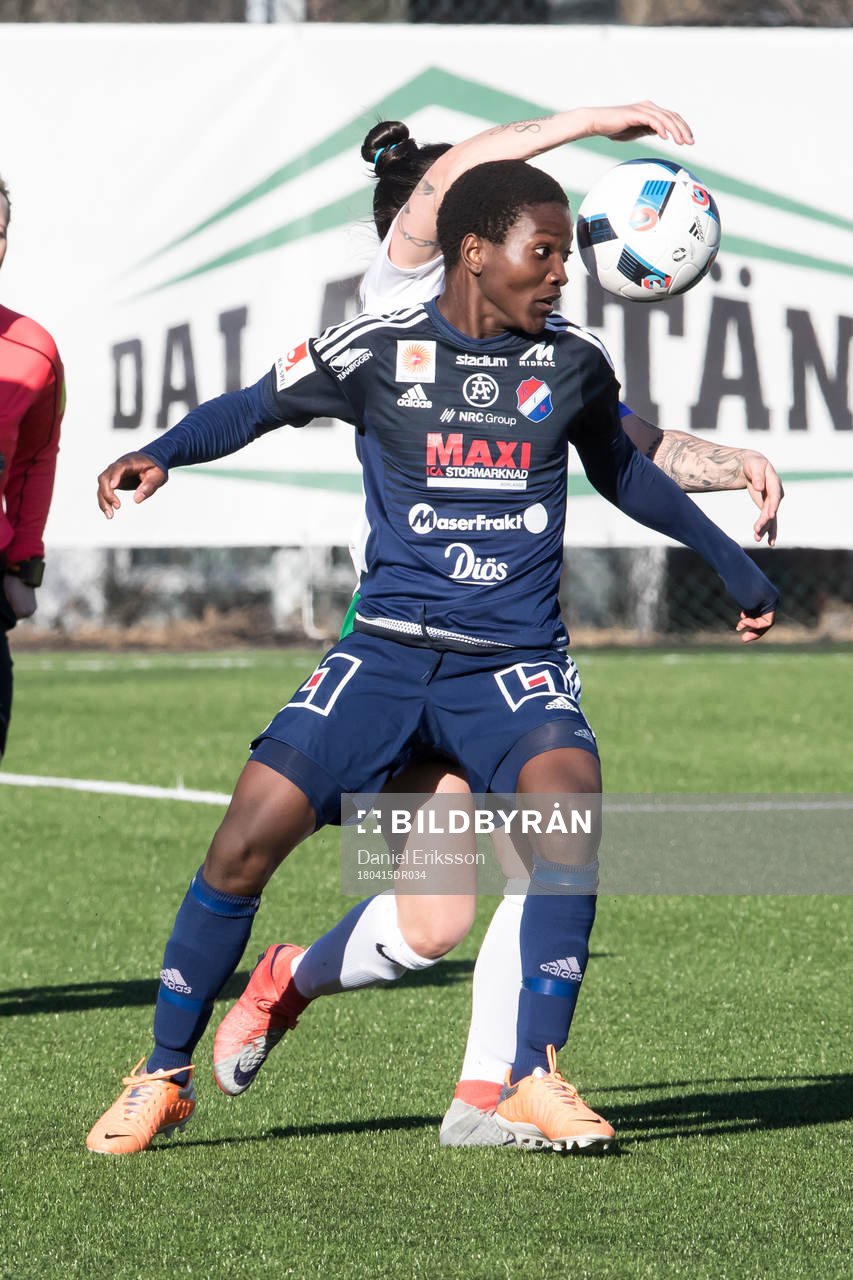 Kvarnsvedens  Temwa Chawinga   i fotbollsmatchen i dam