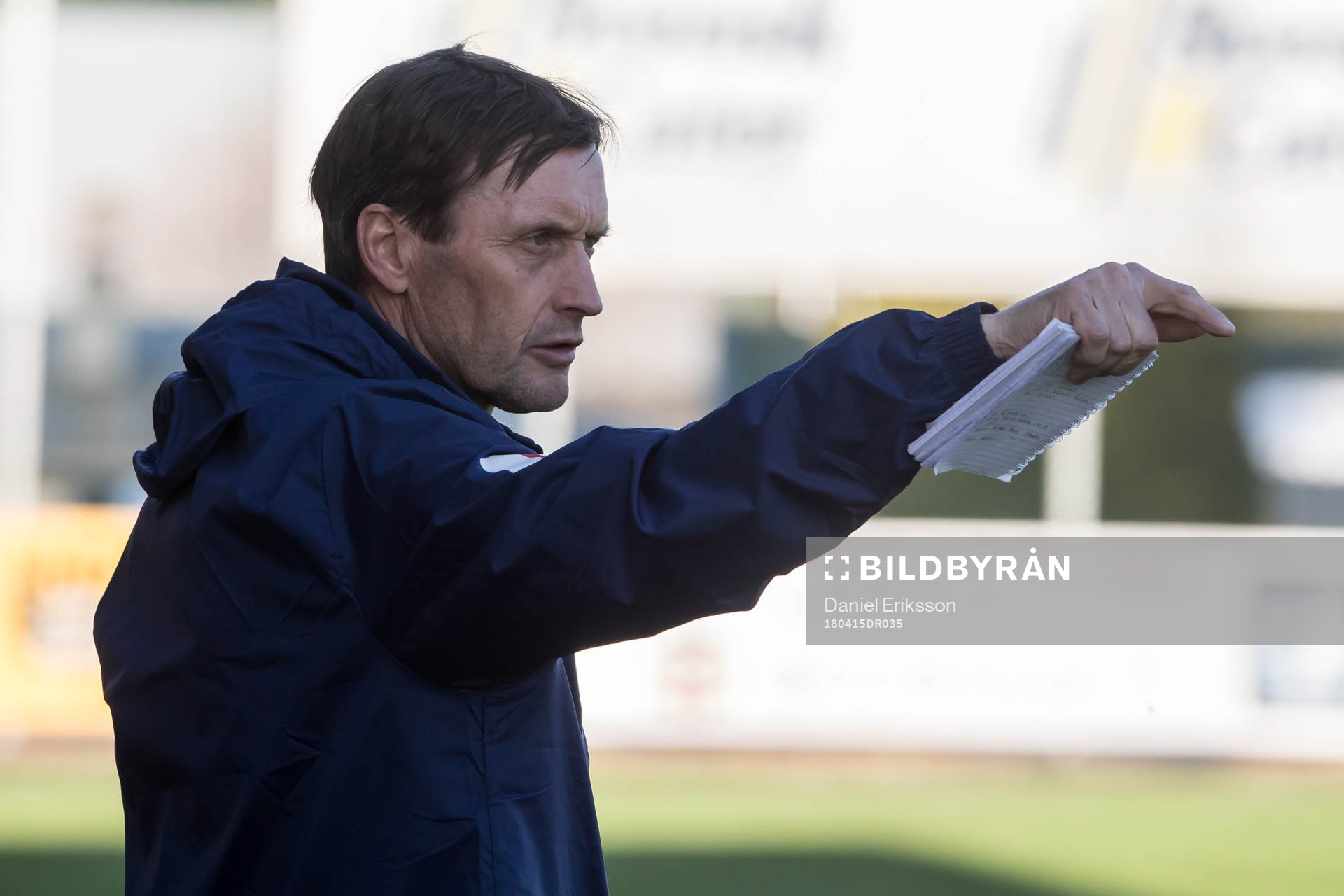 Kvarnsvedens  tränare Björn Lindén   i fotbollsmatchen i