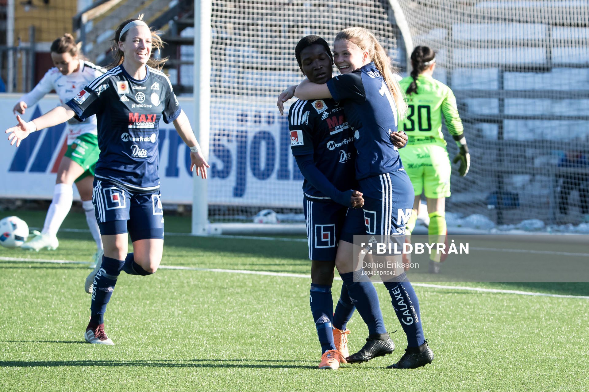 Kvarnsvedens  Temwa Chawinga  jublar