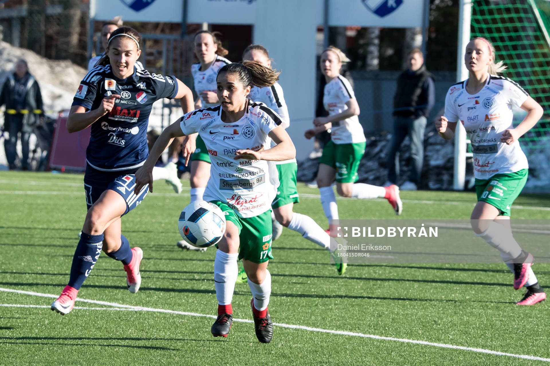 Assis Jaclyn Sawichi  i fotbollsmatchen i dam elitettan