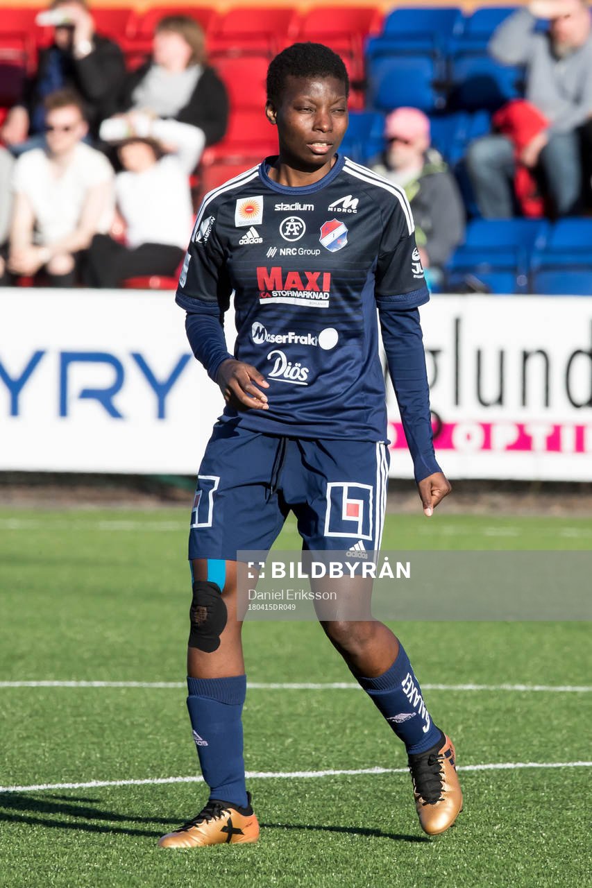 Kvarnsvedens  Sabina Thom  i fotbollsmatchen i dam